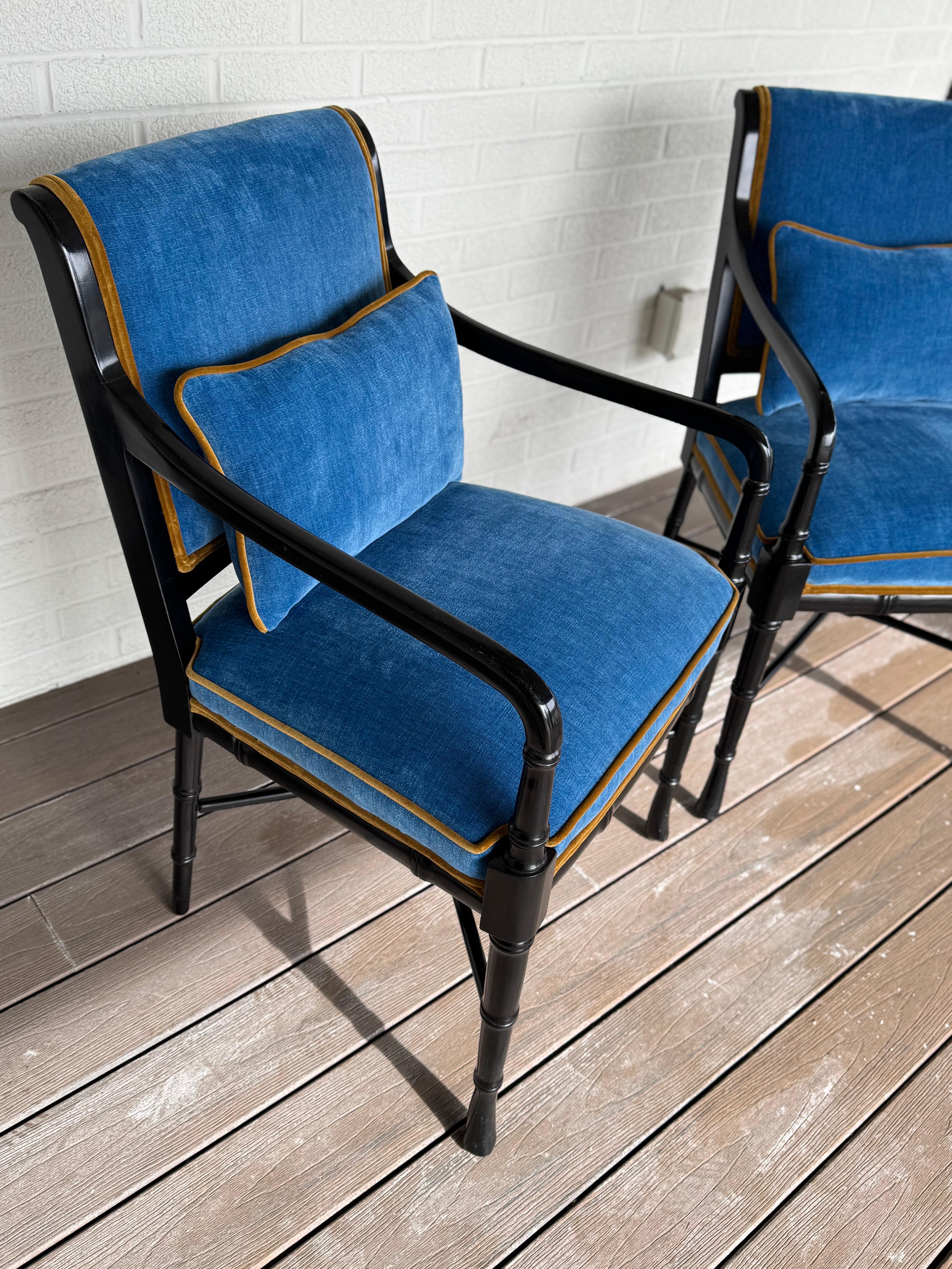 Laque Paire de chaises d'appoint laquées noires de Cabot Wrenn