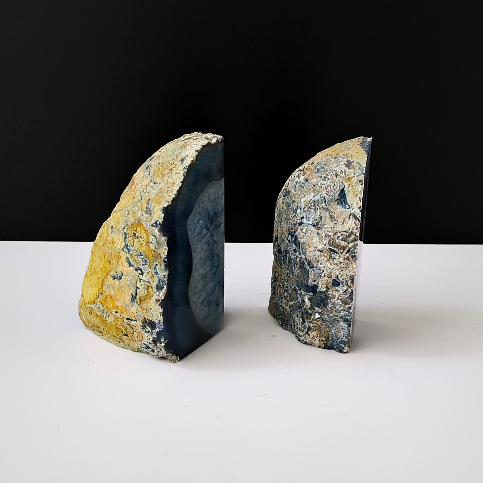 Vintage Pair Of Blue and White Agate Bookends Quartz Crystal Geode For Sale 1