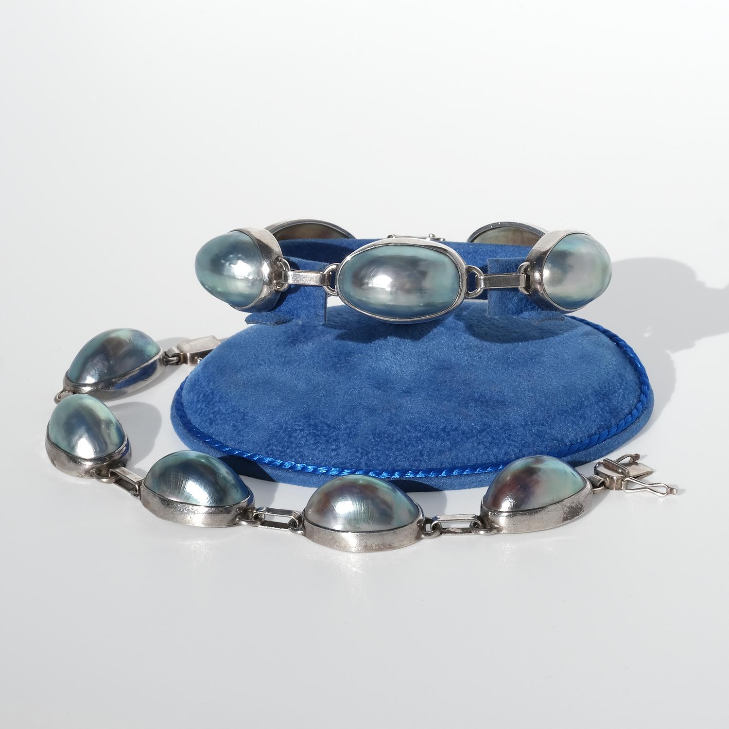 Women's or Men's Vintage pair of bracelets. Silver and Grey Mother of Pearl. For Sale