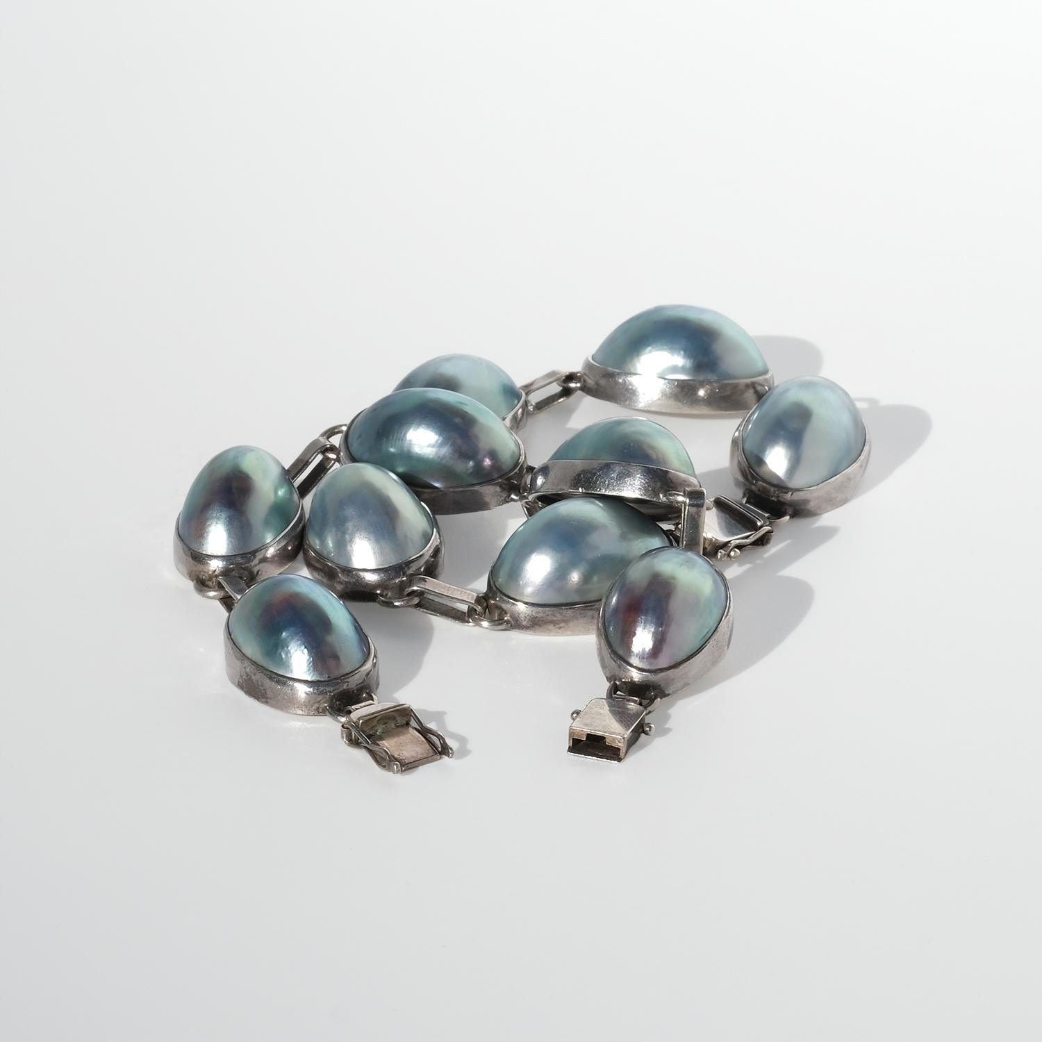 Vintage pair of bracelets. Silver and Grey Mother of Pearl. For Sale 3