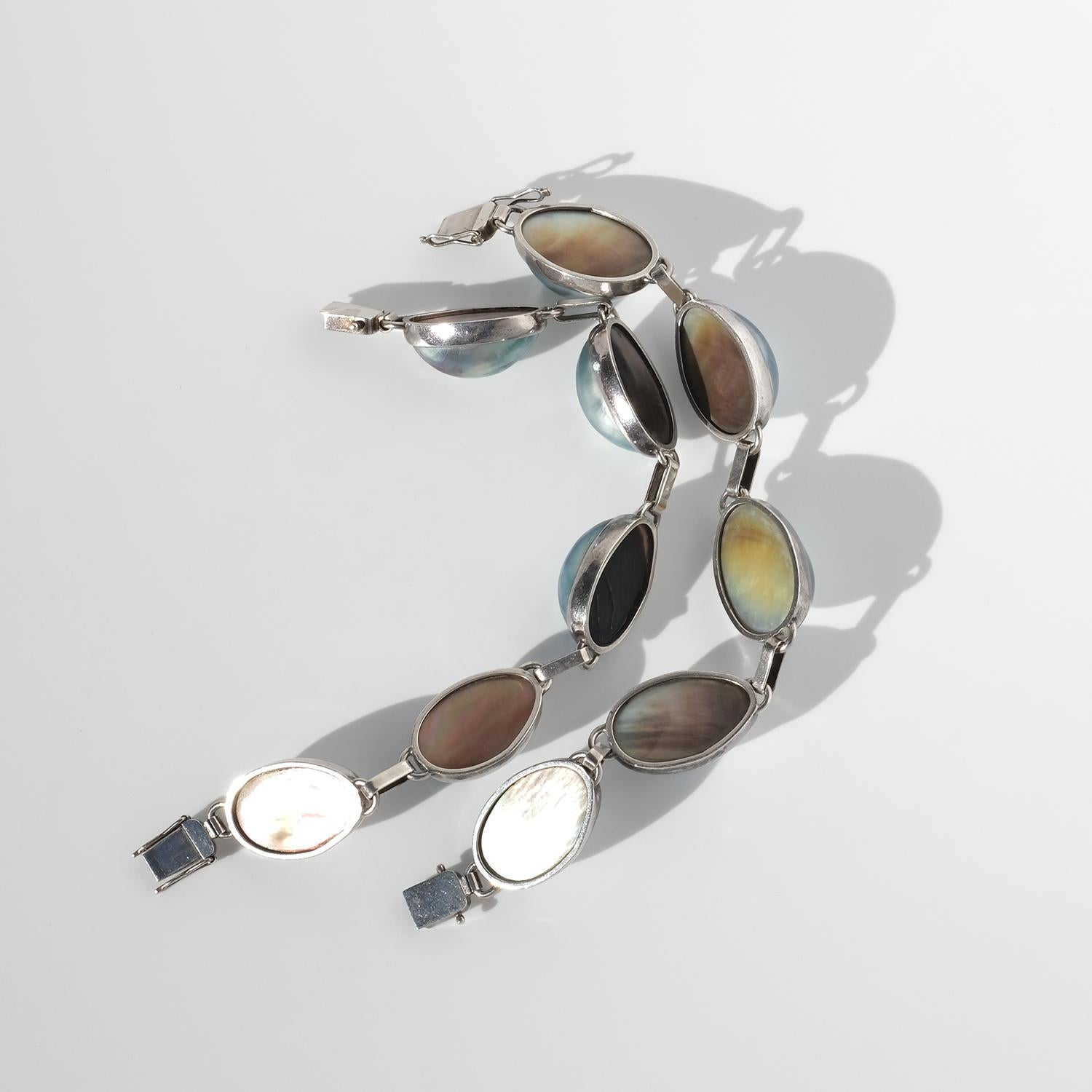 Vintage pair of bracelets. Silver and Grey Mother of Pearl. For Sale 5