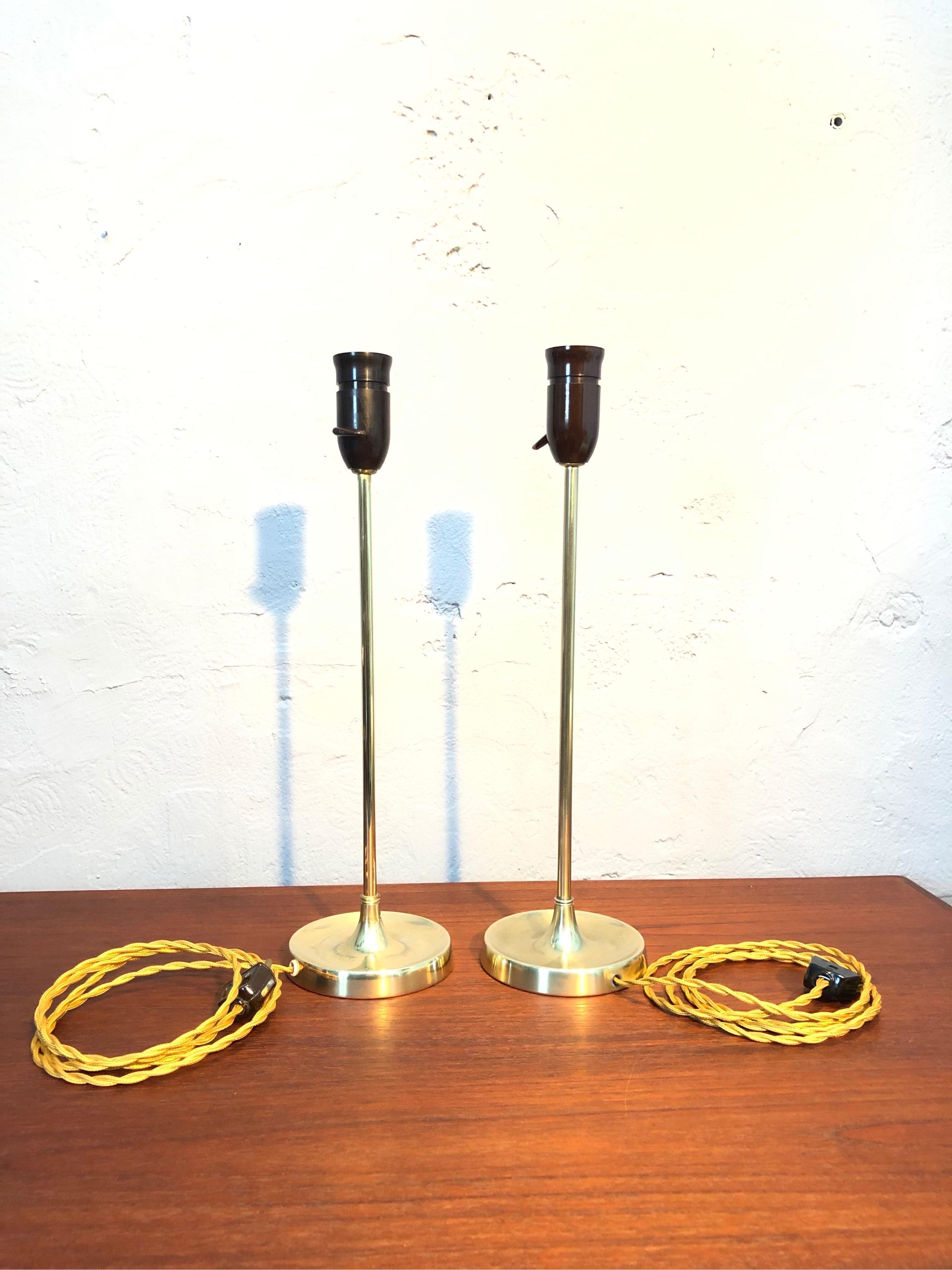 A vintage pair of brass table lamps model 307 designed by Esben Klint for Le Klint from the 1950s.
Rewired with gold cloth flex and can be fitted with an EU, US or UK plug.
Lampshade not included.
Esben Klint was the son of Kaare Klint and, despite