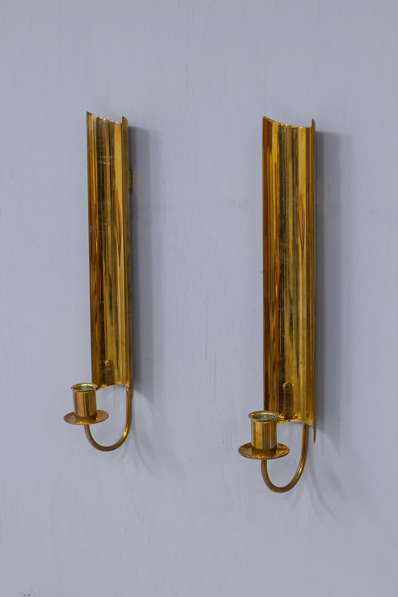 Pair of “Reflex” candlesticks designed by Pierre Forssell during the late 1960s. Manufactured by Skultuna in Sweden. Made from polished brass. 

Vintage items in very good patinated condition.
The pair can be polished on demand.