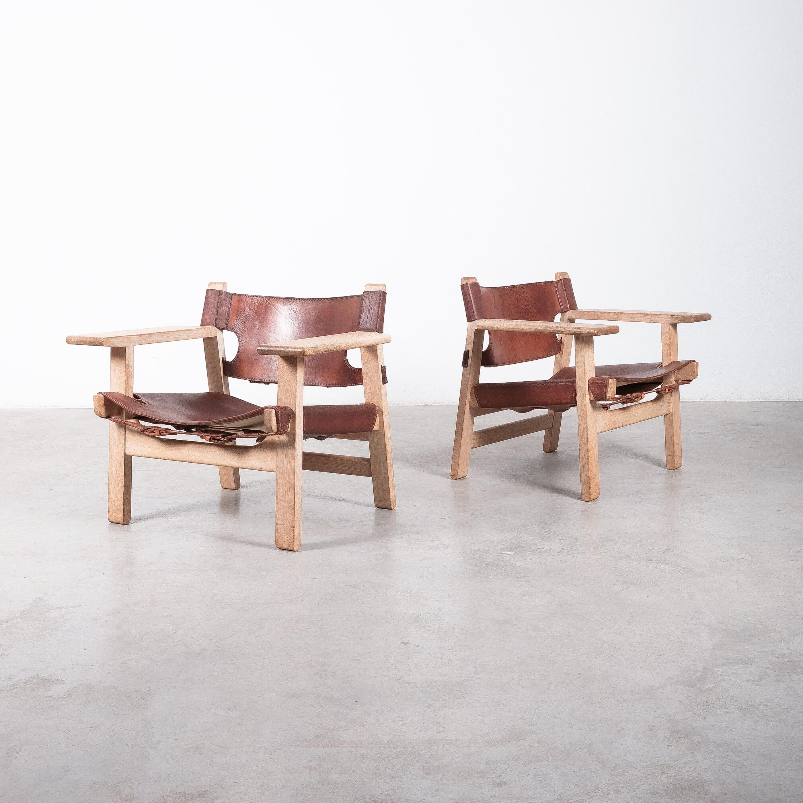 Pair of vintage Spanish chairs with original leather by Børge Mogensen, Denmark, Fredericia Stolefabrik, labelled, midcentury.

A pair of labelled Børge Mogensen 's iconic armchairs in solid oak and its original restored leather. The seat and back