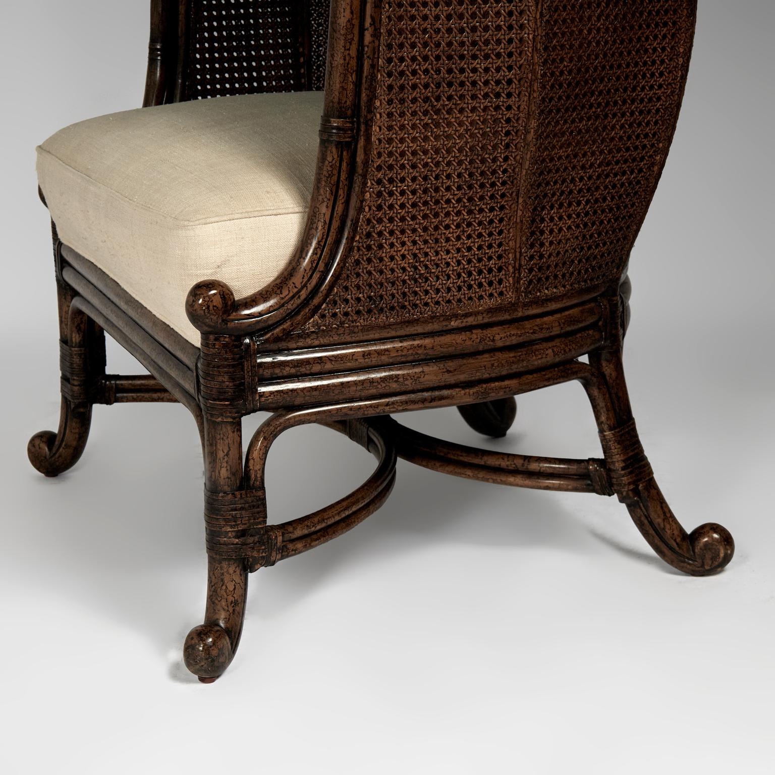 Pareja vintage de sillas con respaldo de estilo British Colonial de Maitland Smith 2