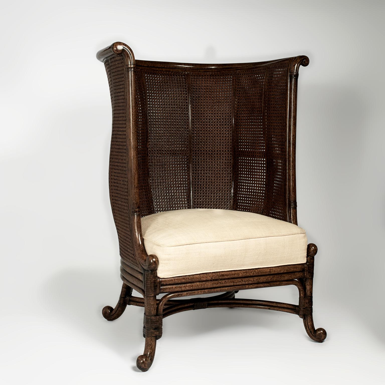 Pareja vintage de sillas con respaldo de estilo British Colonial de Maitland Smith Colonial británico