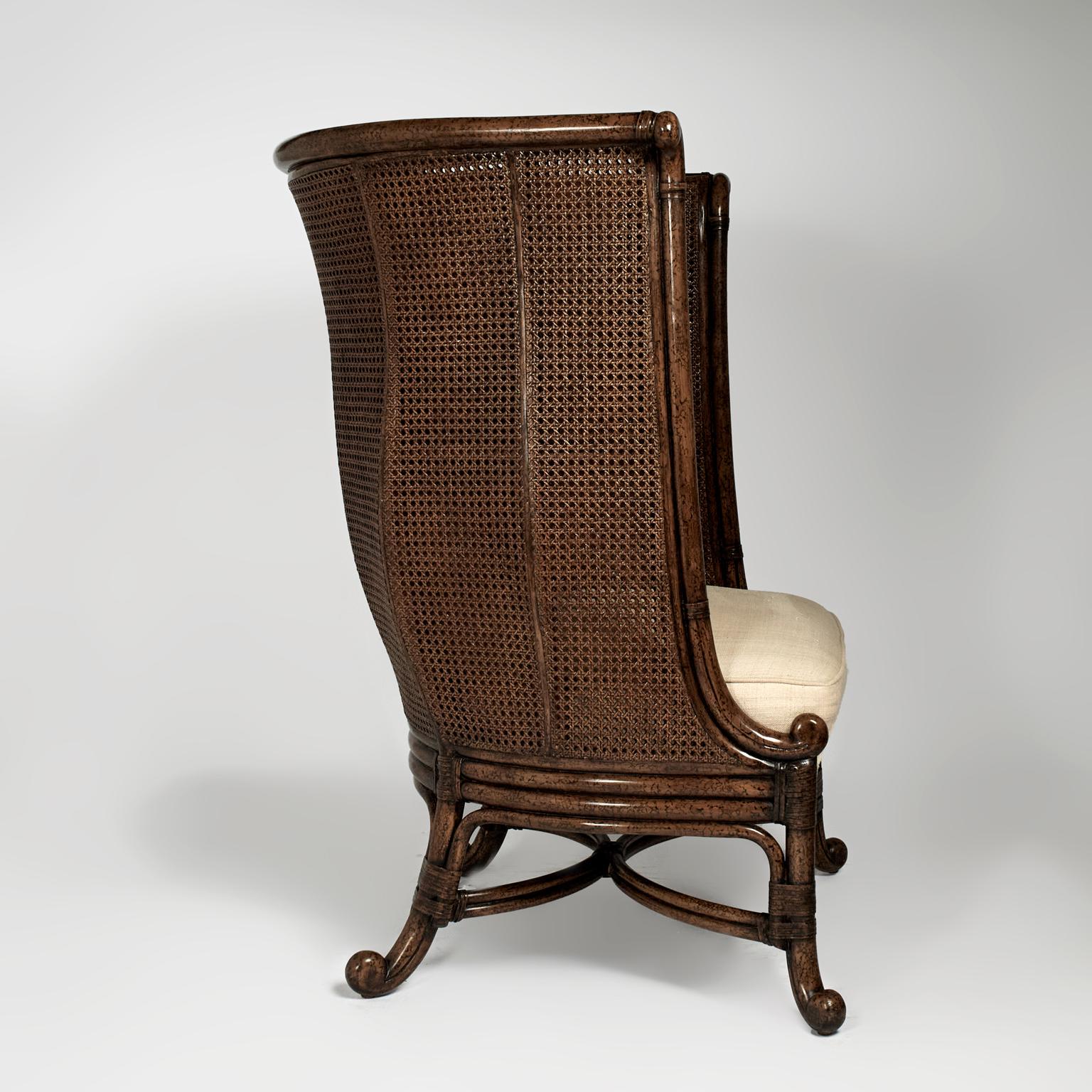 Pareja vintage de sillas con respaldo de estilo British Colonial de Maitland Smith Filipino
