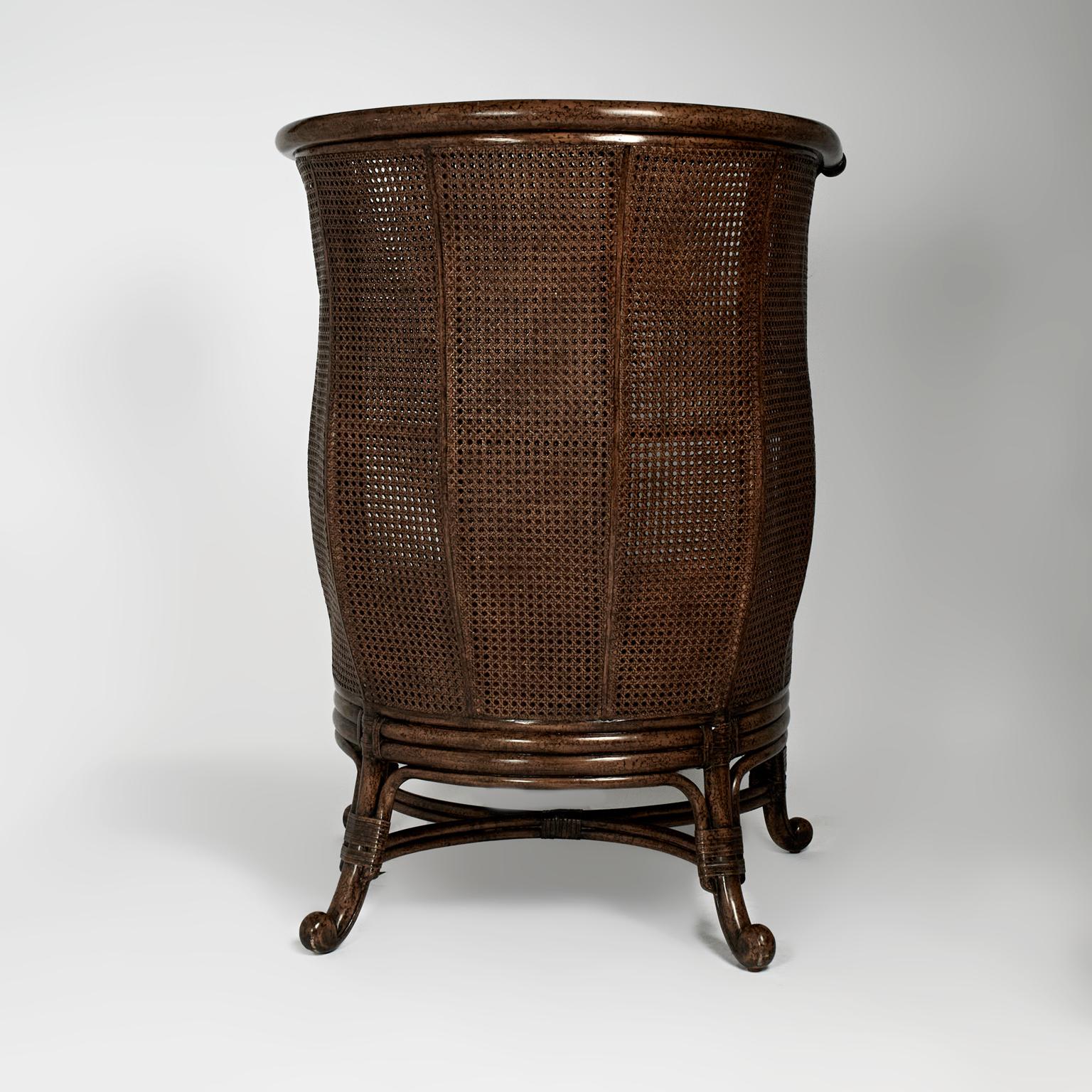 Pareja vintage de sillas con respaldo de estilo British Colonial de Maitland Smith Hecho a mano