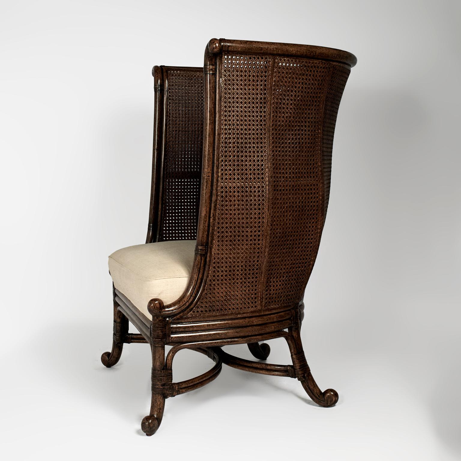 Pareja vintage de sillas con respaldo de estilo British Colonial de Maitland Smith en Bueno Estado en Palm Beach, FL