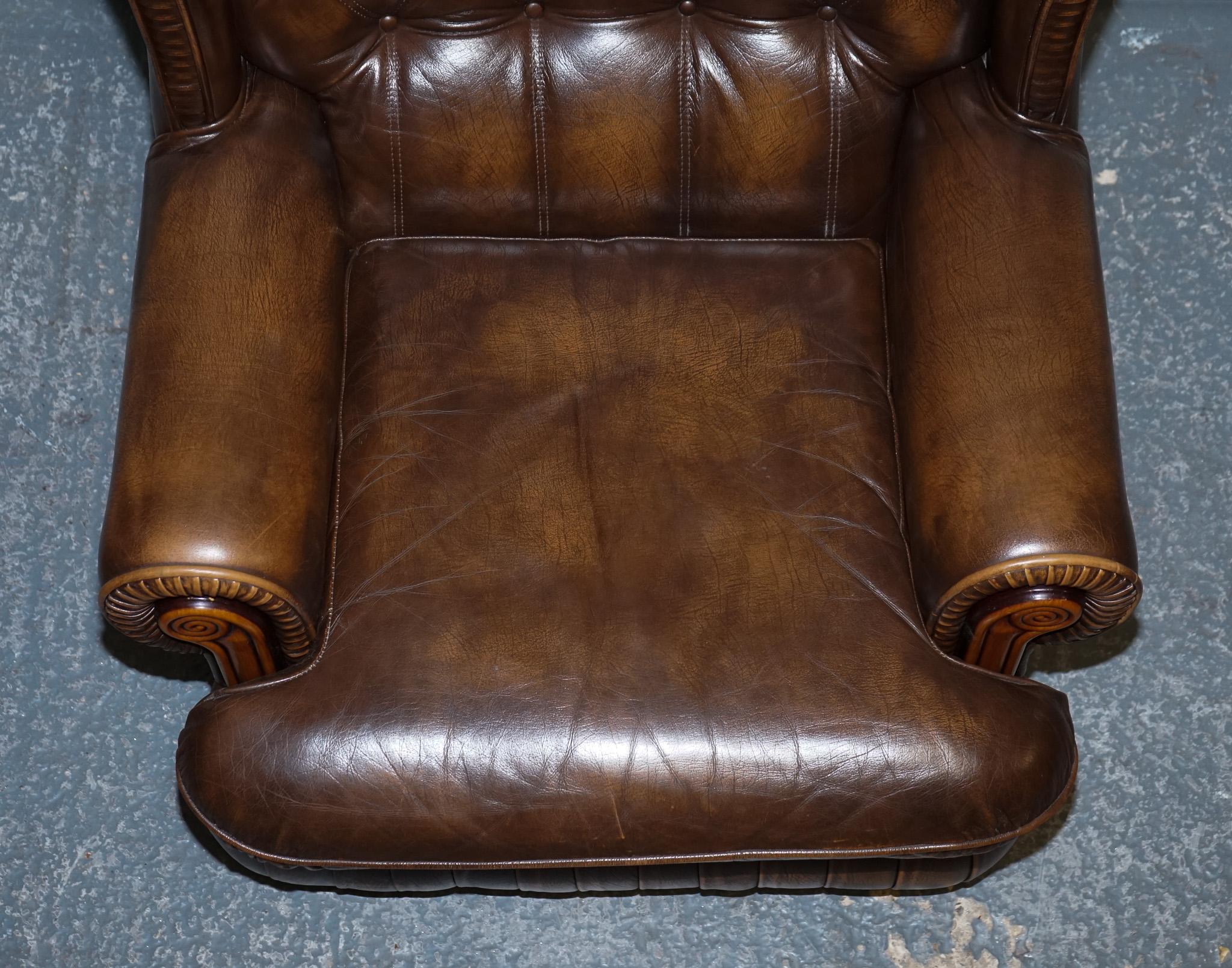 COPPIA D'EPOCA DI BRACCO IN PELLE MARRONE INVECCHIAMENTO Chesterfield in vendita 3