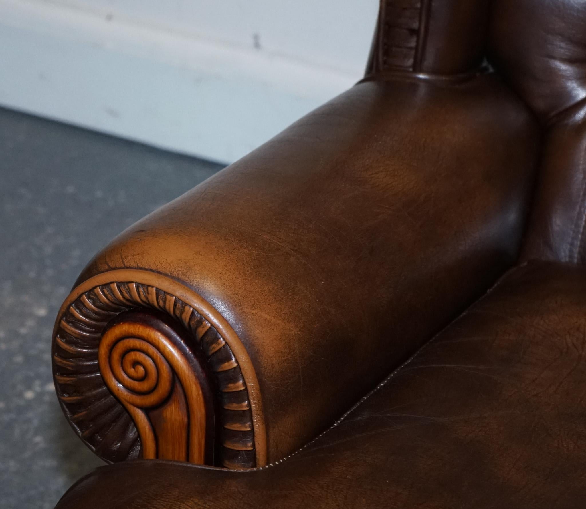 COPPIA D'EPOCA DI BRACCO IN PELLE MARRONE INVECCHIAMENTO Chesterfield in vendita 5