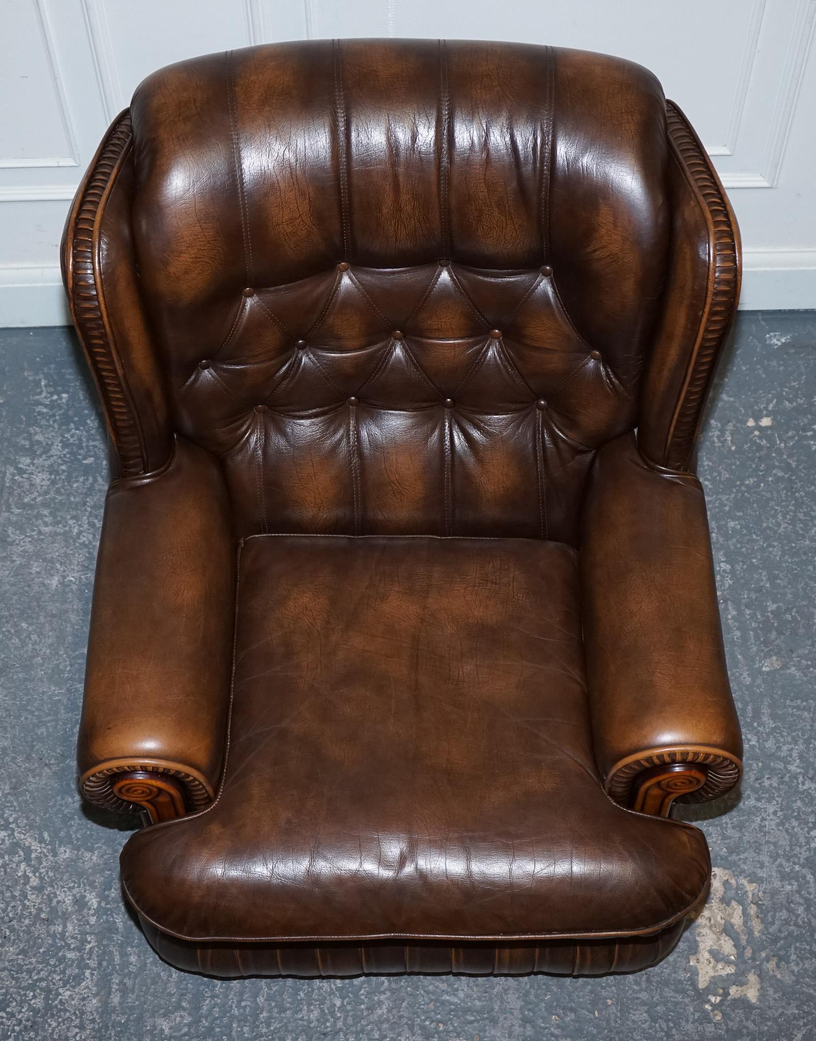 COPPIA D'EPOCA DI BRACCO IN PELLE MARRONE INVECCHIAMENTO Chesterfield in vendita 6