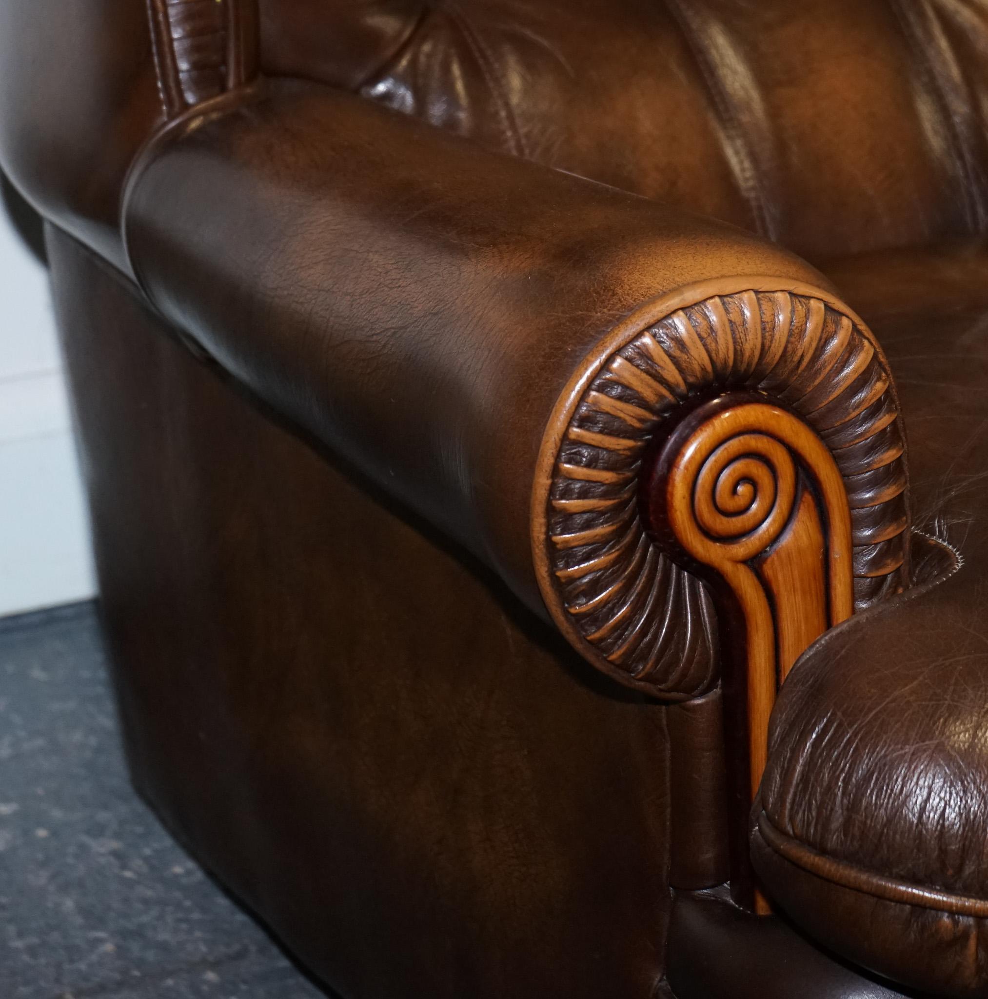 COPPIA D'EPOCA DI BRACCO IN PELLE MARRONE INVECCHIAMENTO Chesterfield in vendita 1