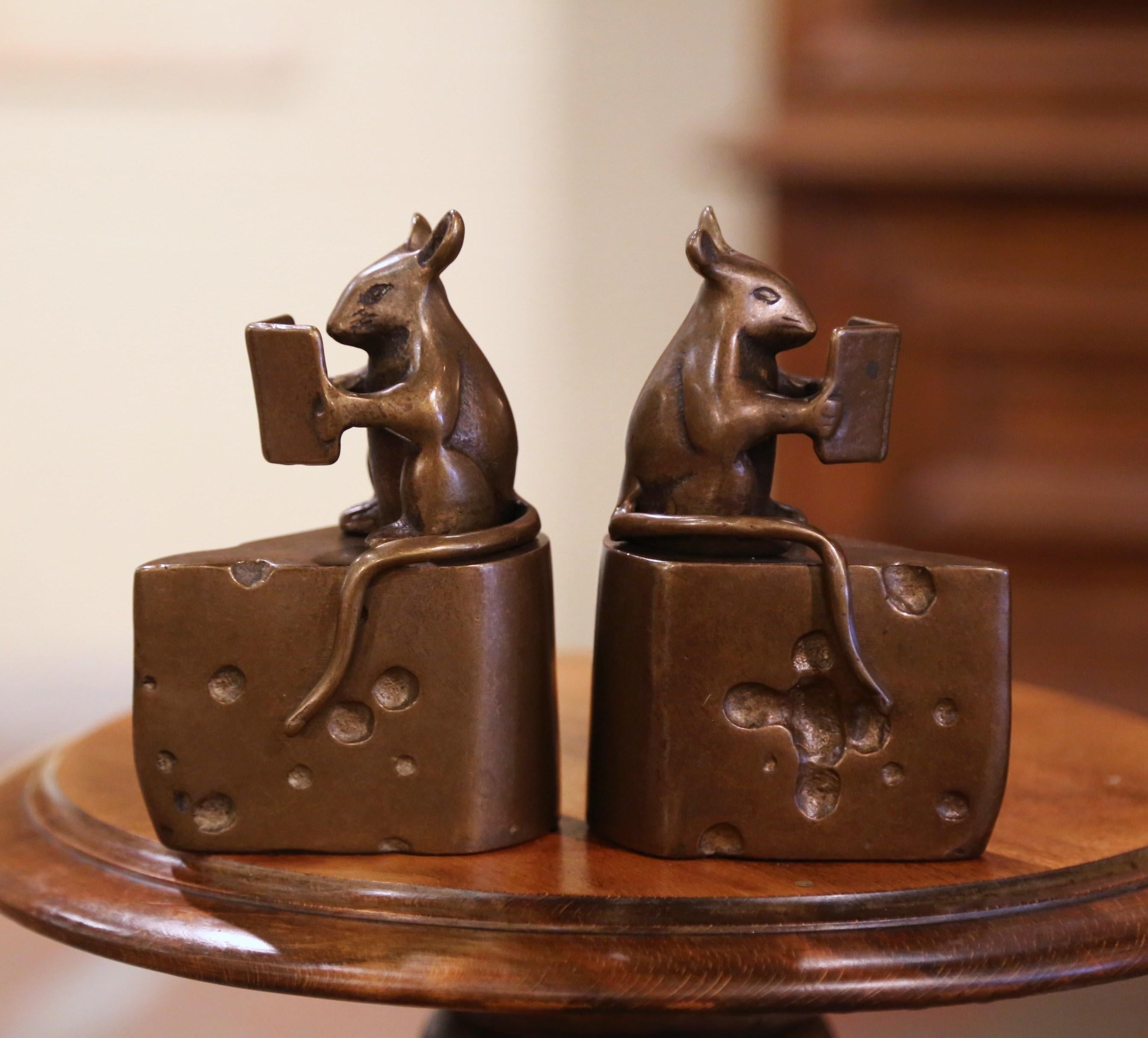Vintage Pair of Bronze Mouse Reading on Cheese Wedge Bookend Paper Weights In Excellent Condition In Dallas, TX