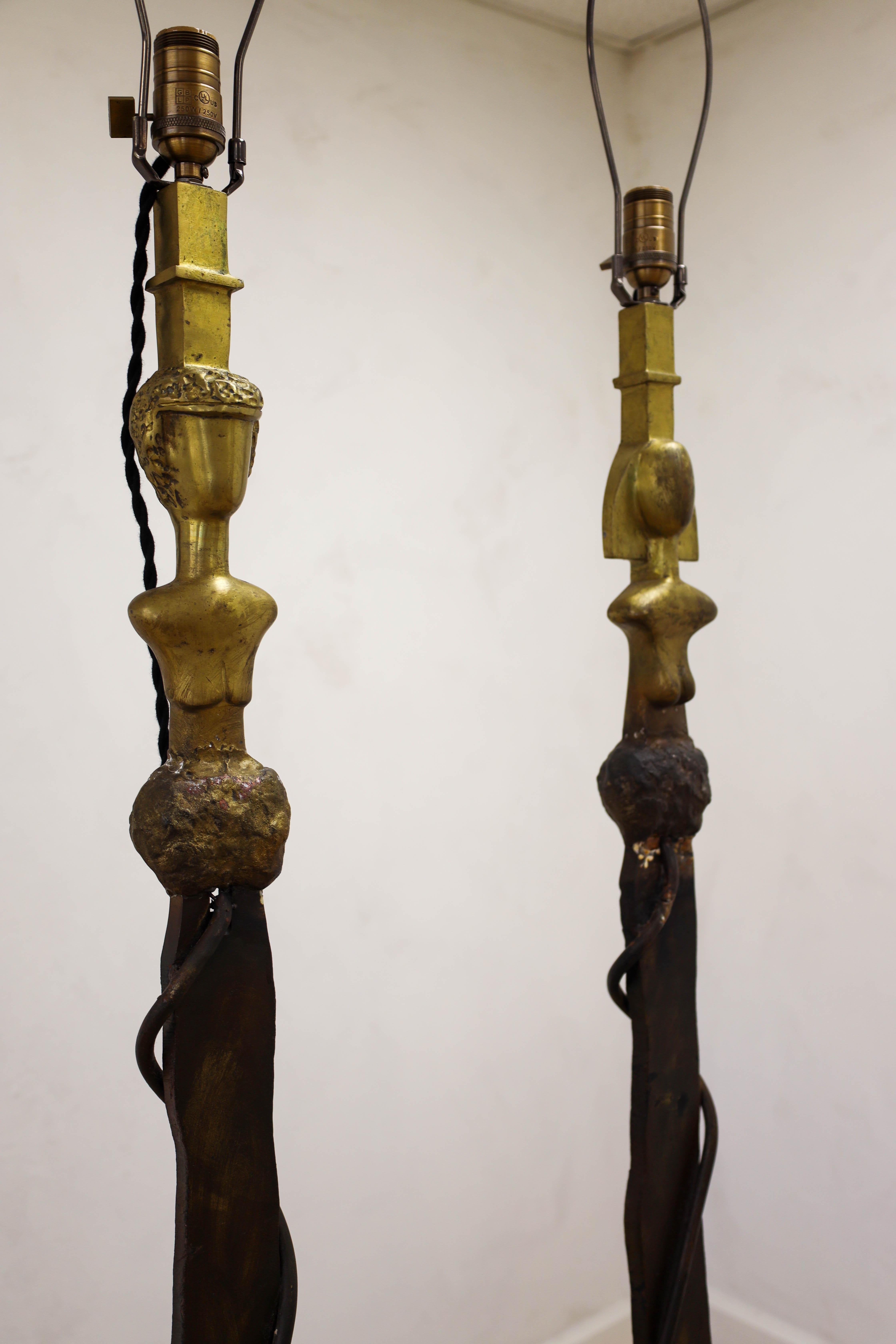 Vintage Pair of Bronze Sculptural Male and Female Floor Lamps, after Giacometti In Good Condition For Sale In Dallas, TX