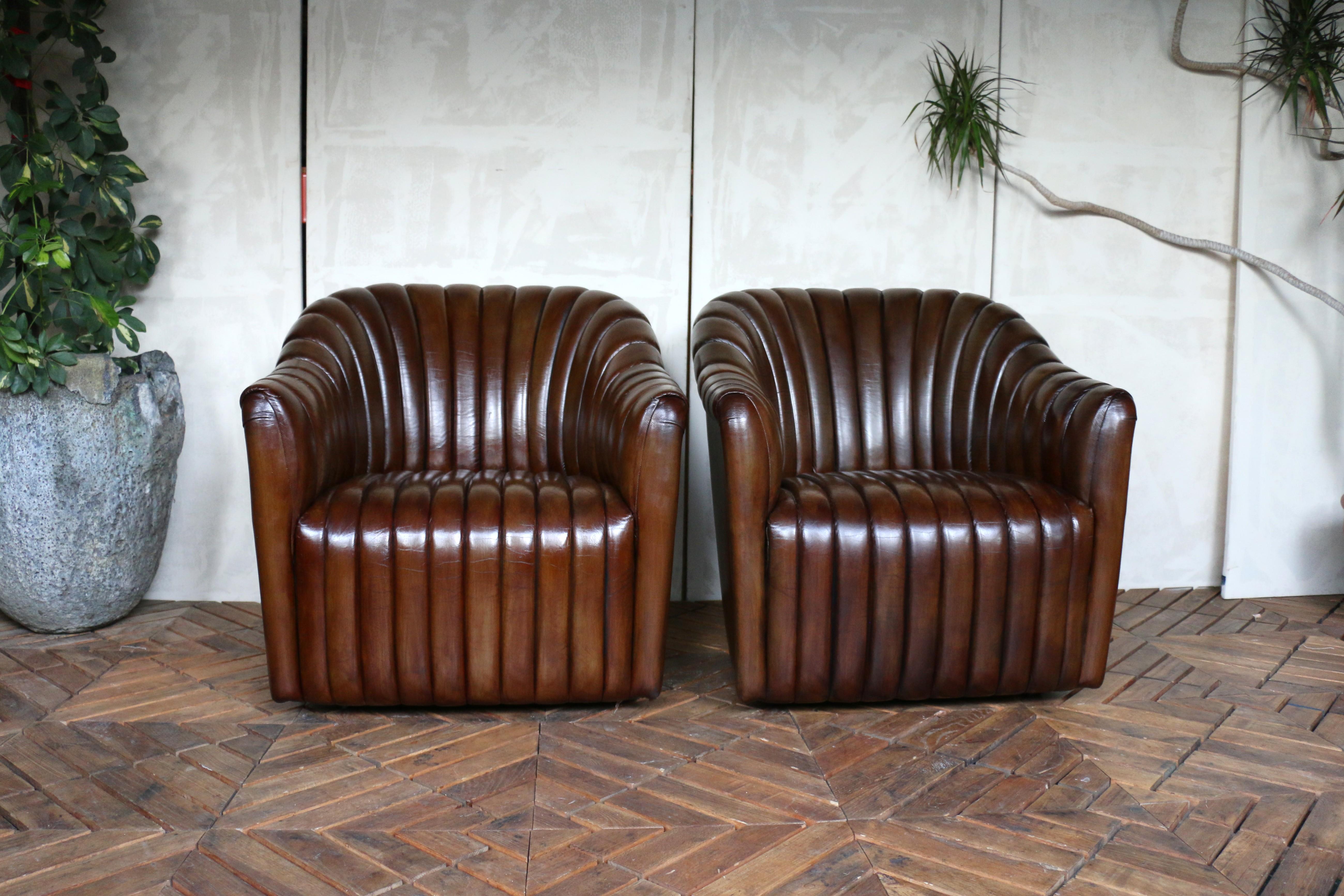 Vintage Pair of Brown Leather Channel-Tufted Club Chairs — Martin/Brattrud, 1987 en vente 13