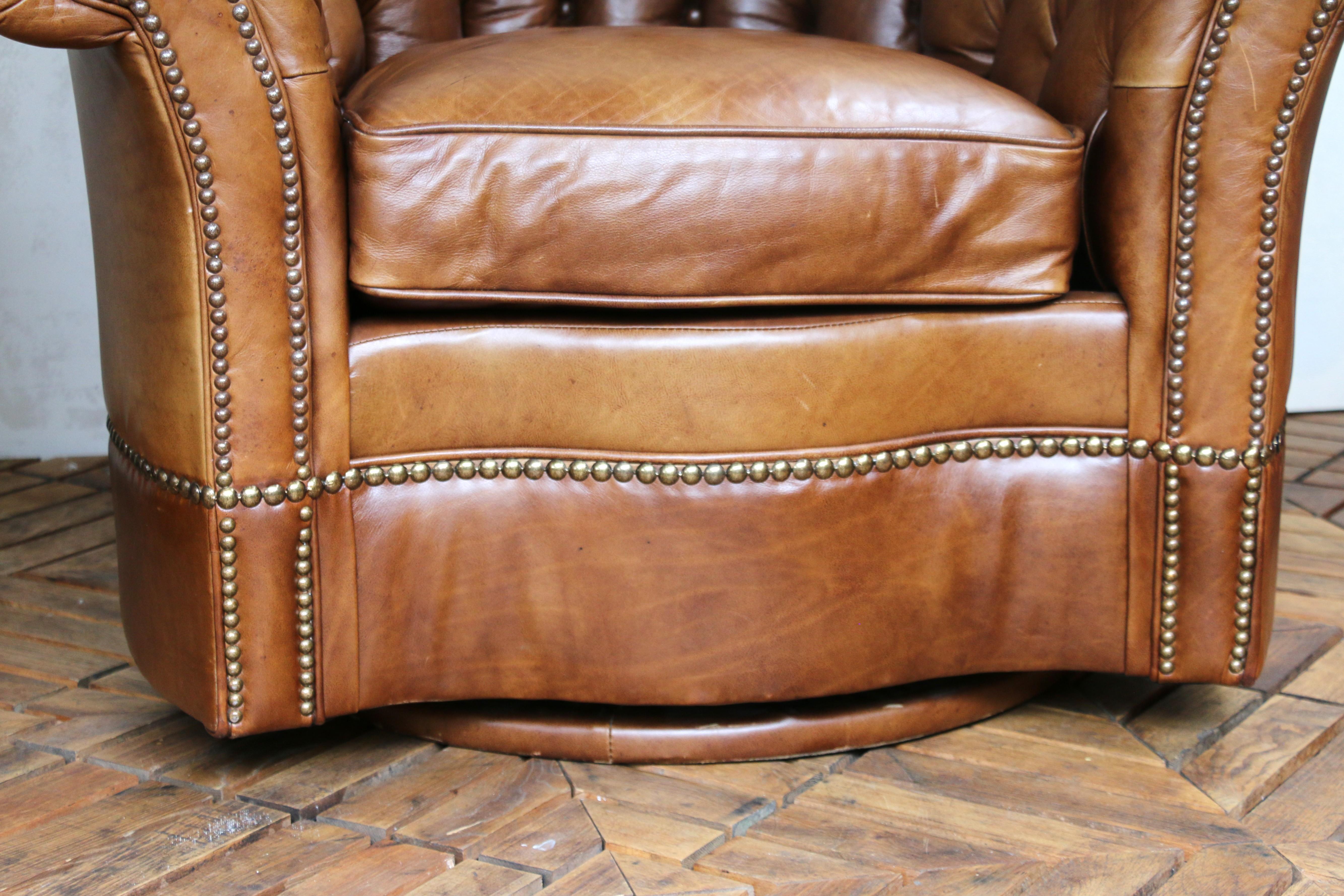 Vintage Pair of Brown Leather Chesterfield Swivel Club Chairs by Century Furnitu en vente 7