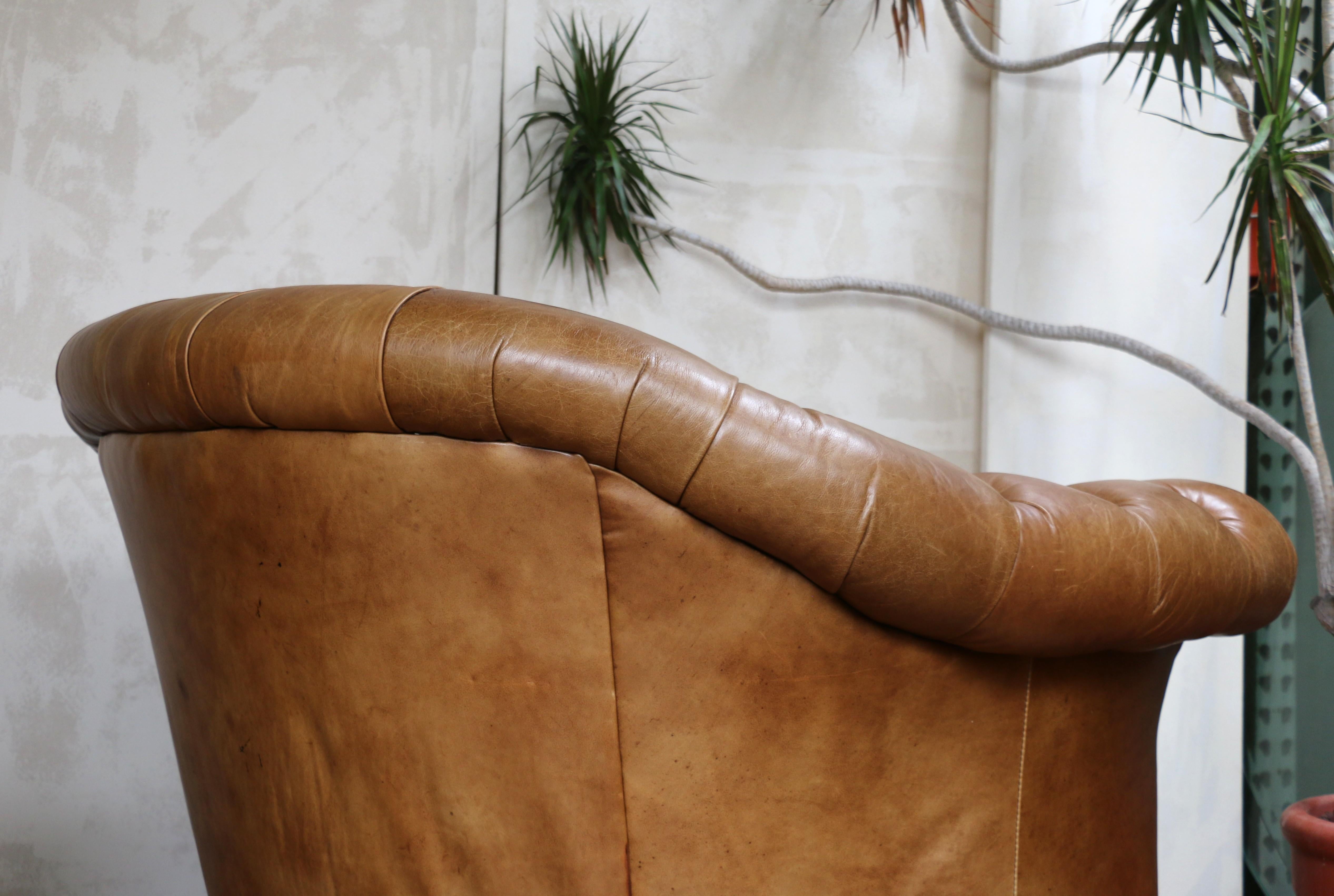Vintage Pair of Brown Leather Chesterfield Swivel Club Chairs by Century Furnitu en vente 8
