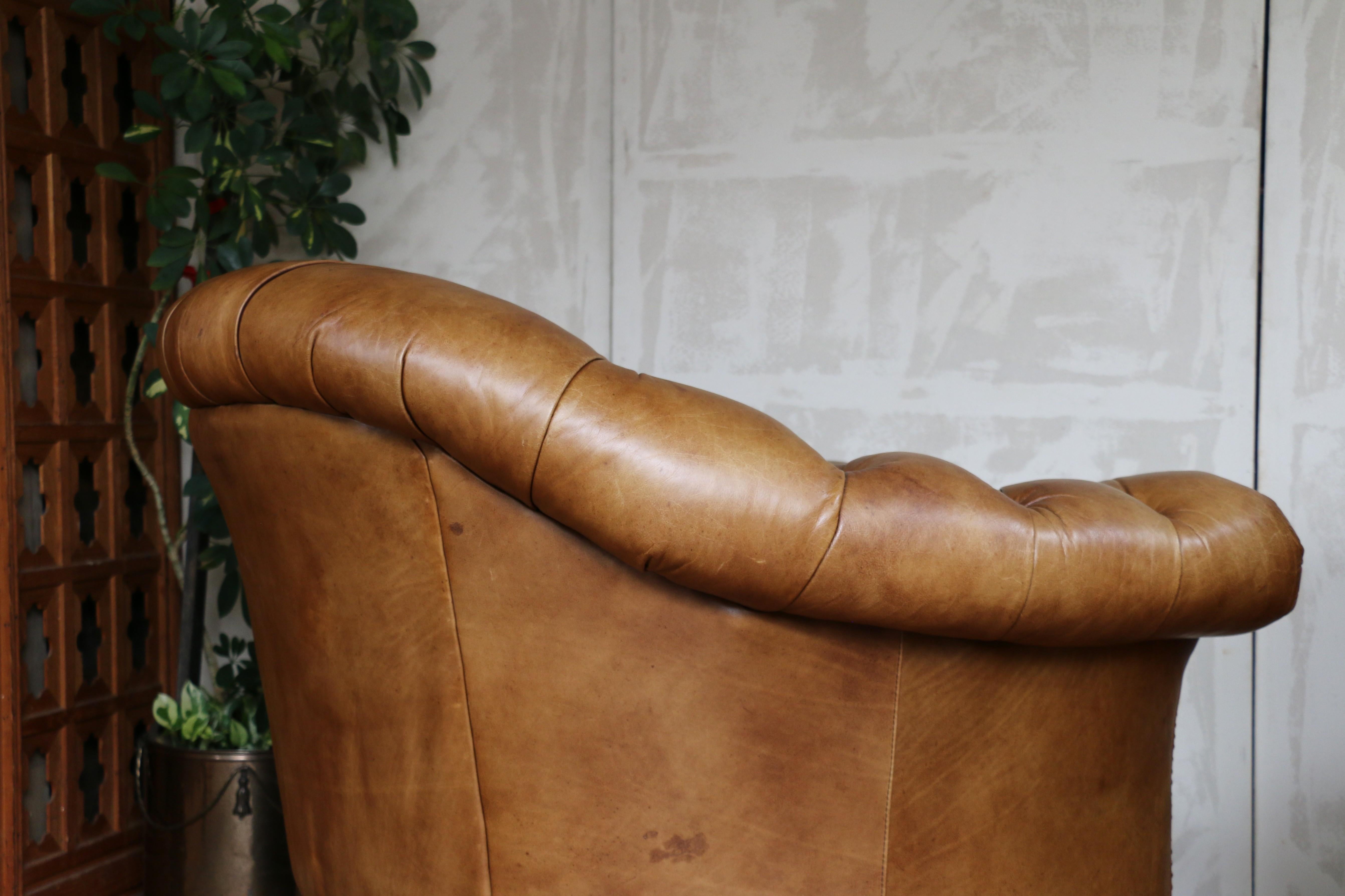 Vintage Pair of Brown Leather Chesterfield Swivel Club Chairs by Century Furnitu en vente 9