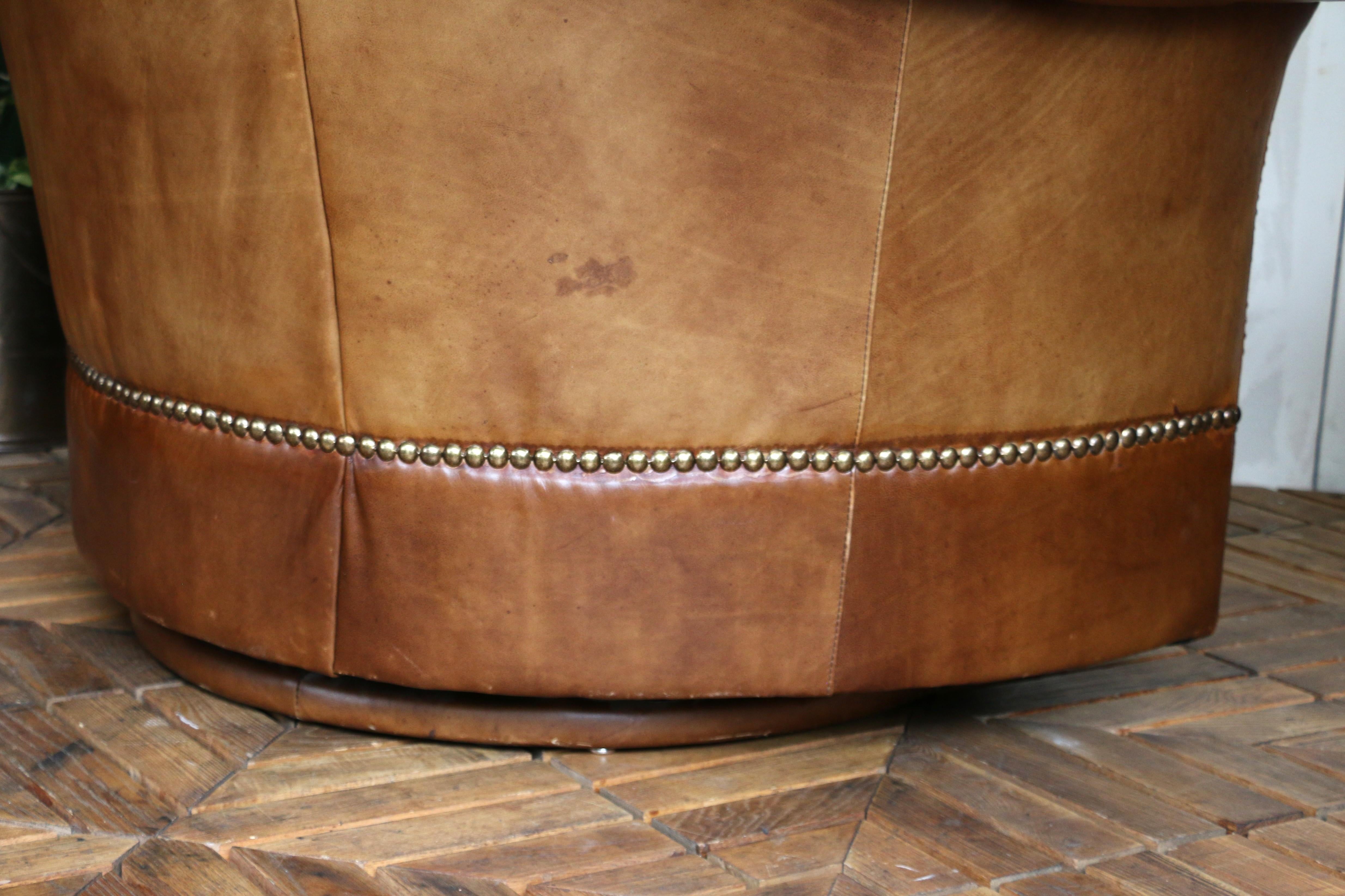 Vintage Pair of Brown Leather Chesterfield Swivel Club Chairs by Century Furnitu en vente 10