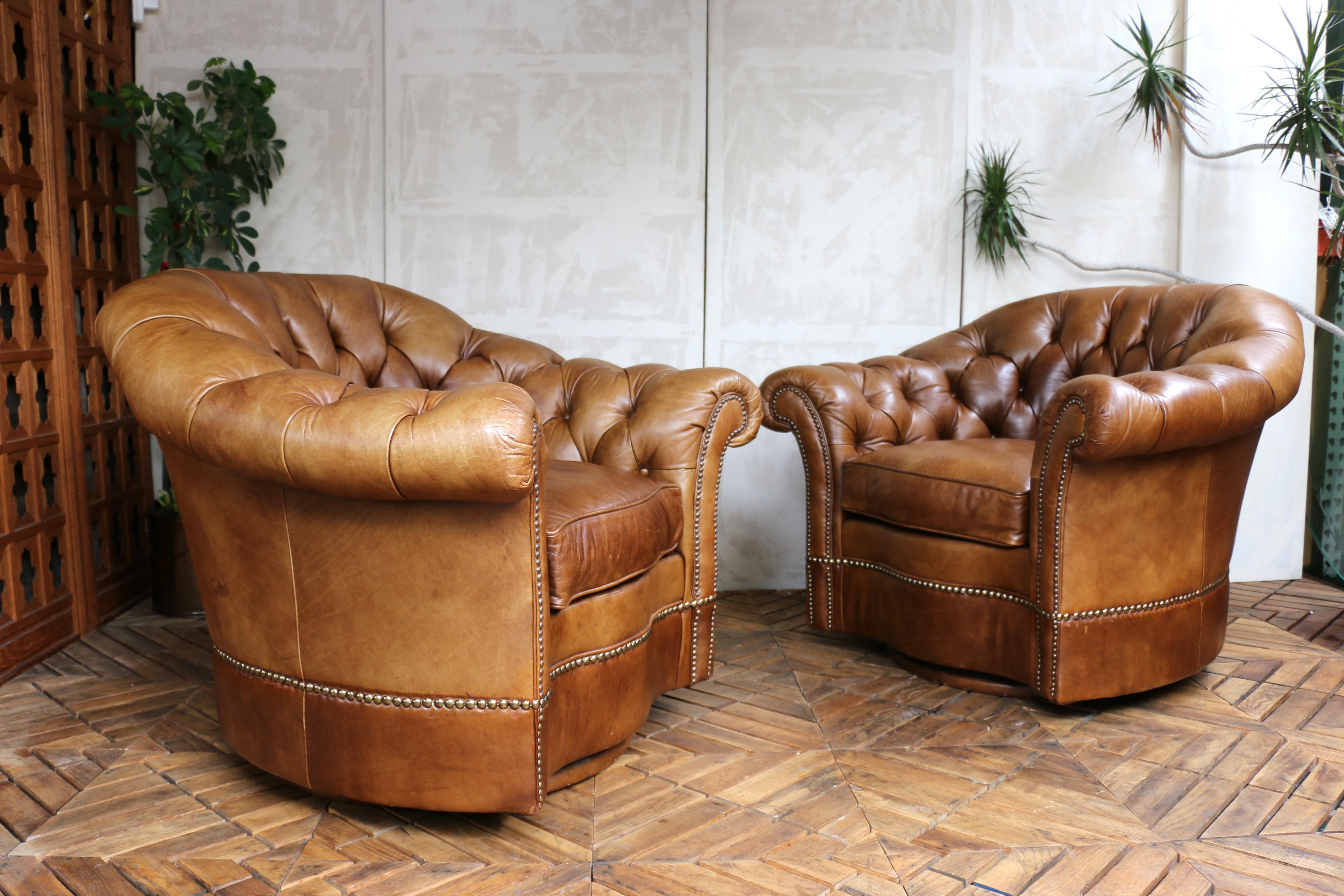 Vintage Pair of Brown Leather Chesterfield Swivel Club Chairs by Century Furnitu en vente 12