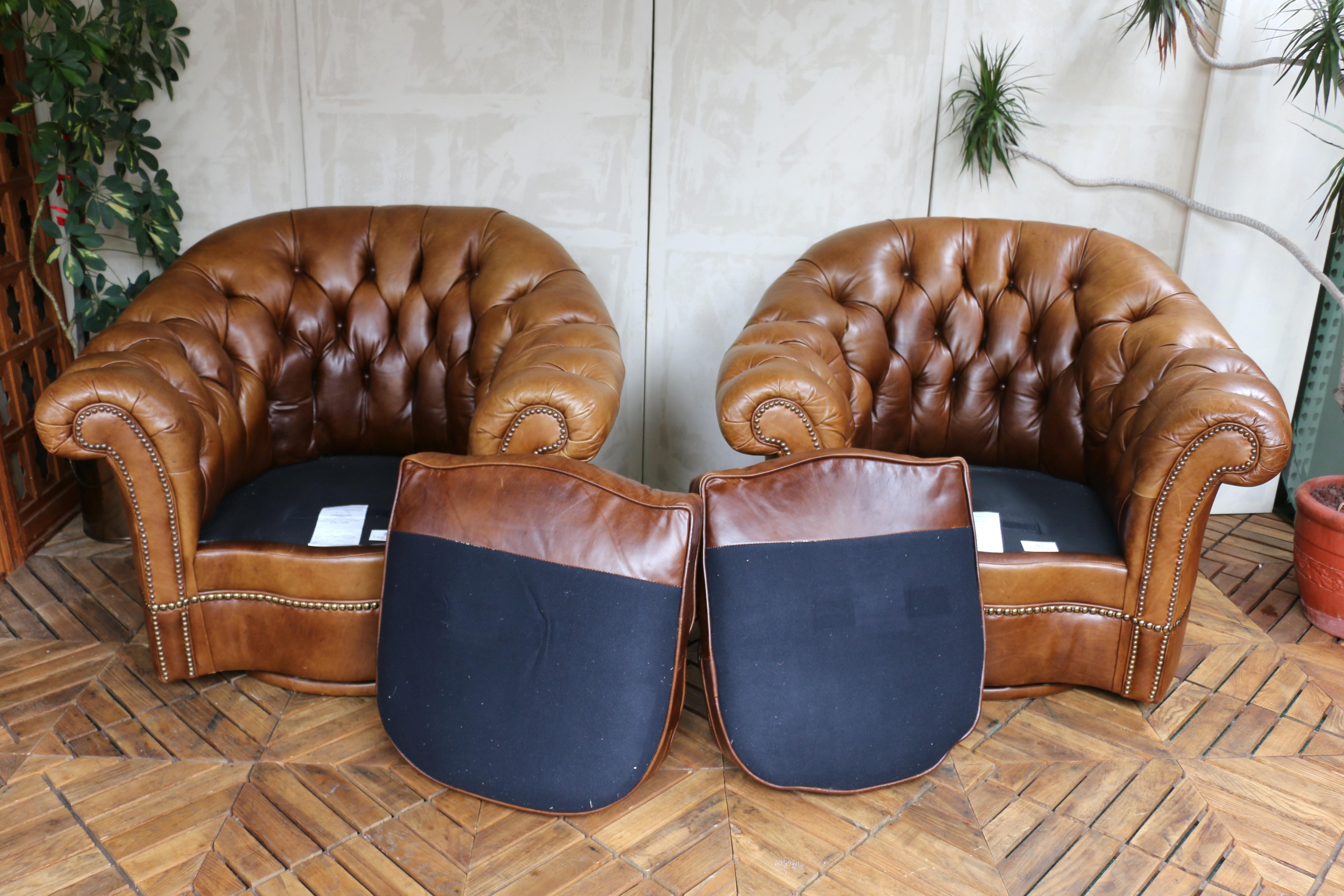 Vintage Pair of Brown Leather Chesterfield Swivel Club Chairs by Century Furnitu en vente 13
