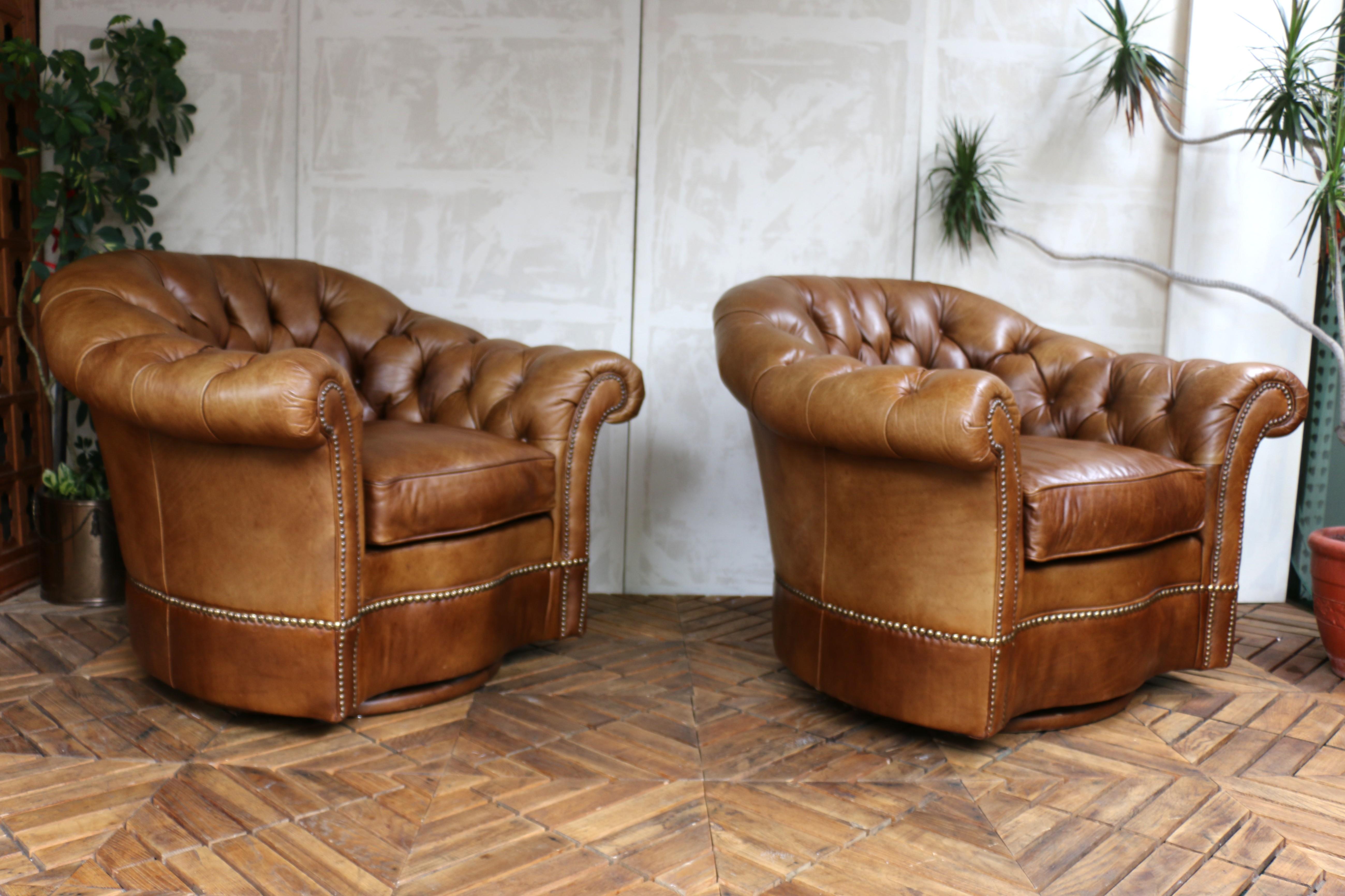 Vintage Pair of Brown Leather Chesterfield Swivel Club Chairs by Century Furnitu en vente 1