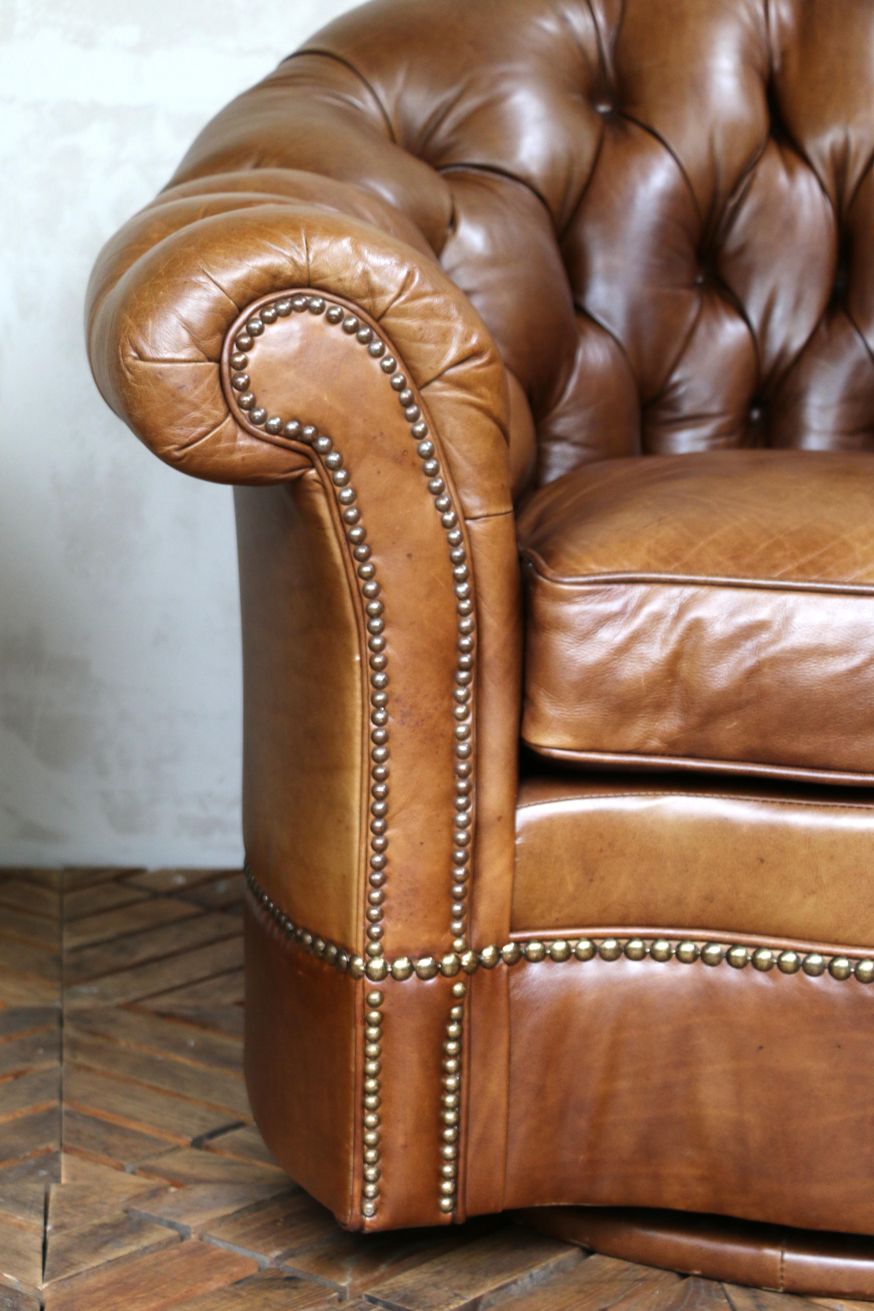 Vintage Pair of Brown Leather Chesterfield Swivel Club Chairs by Century Furnitu en vente 2