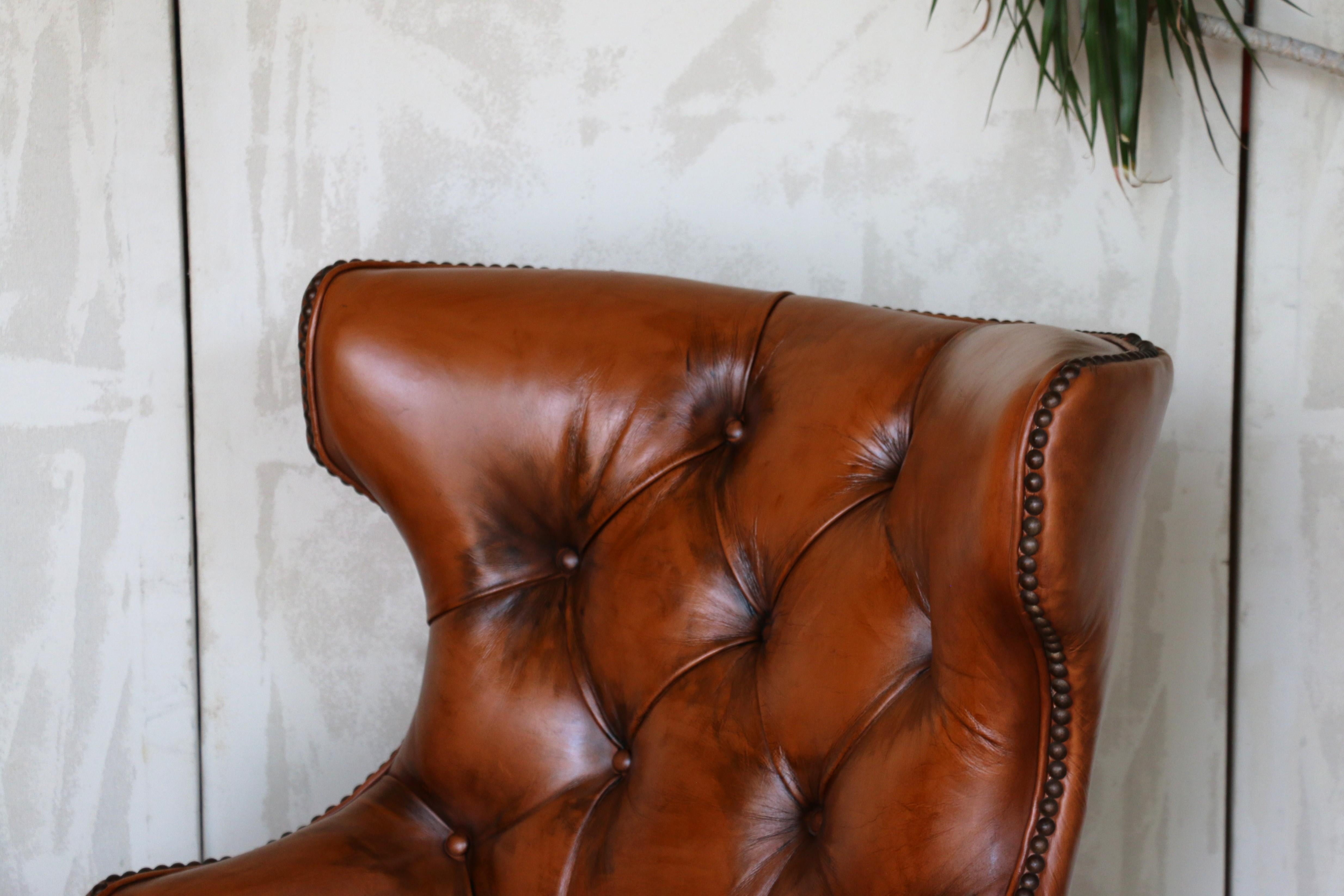 Paire de chaises d'appoint en cuir brun touffeté Vintage par Century Furniture en vente 3