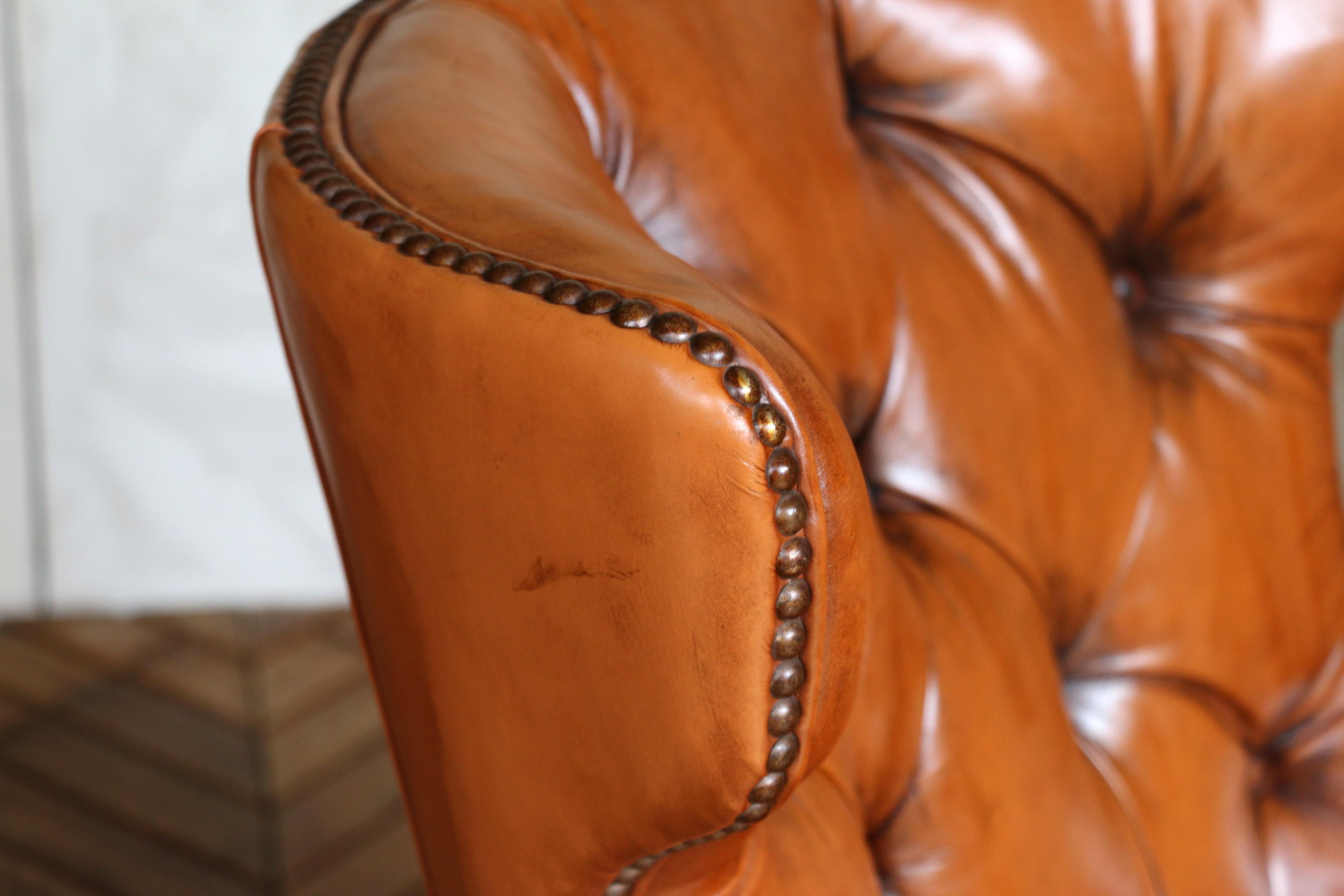 Paire de chaises d'appoint en cuir brun touffeté Vintage par Century Furniture en vente 5