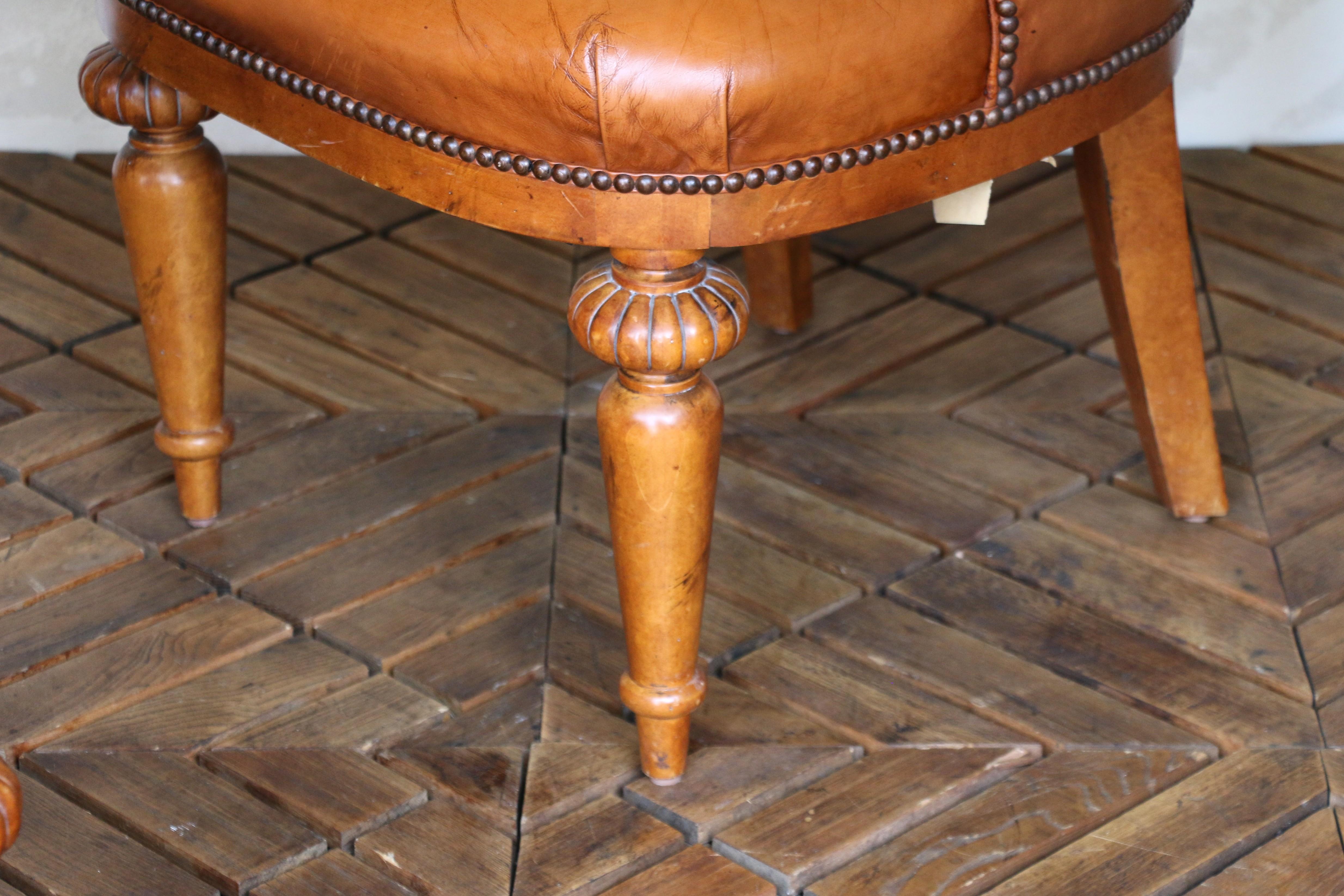 Paire de chaises d'appoint en cuir brun touffeté Vintage par Century Furniture en vente 7