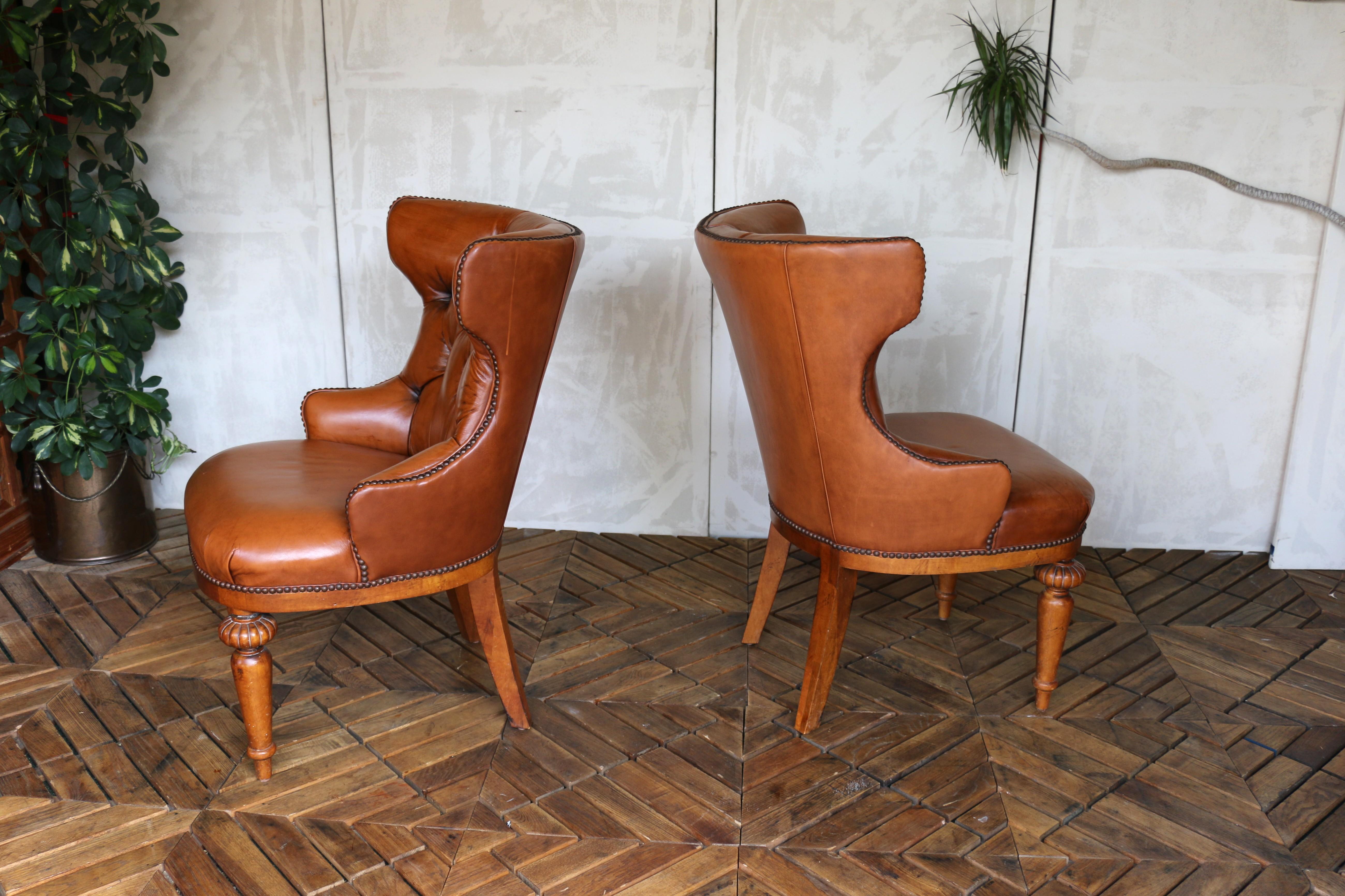 Paire de chaises d'appoint en cuir brun touffeté Vintage par Century Furniture Bon état - En vente à North Hollywood, CA