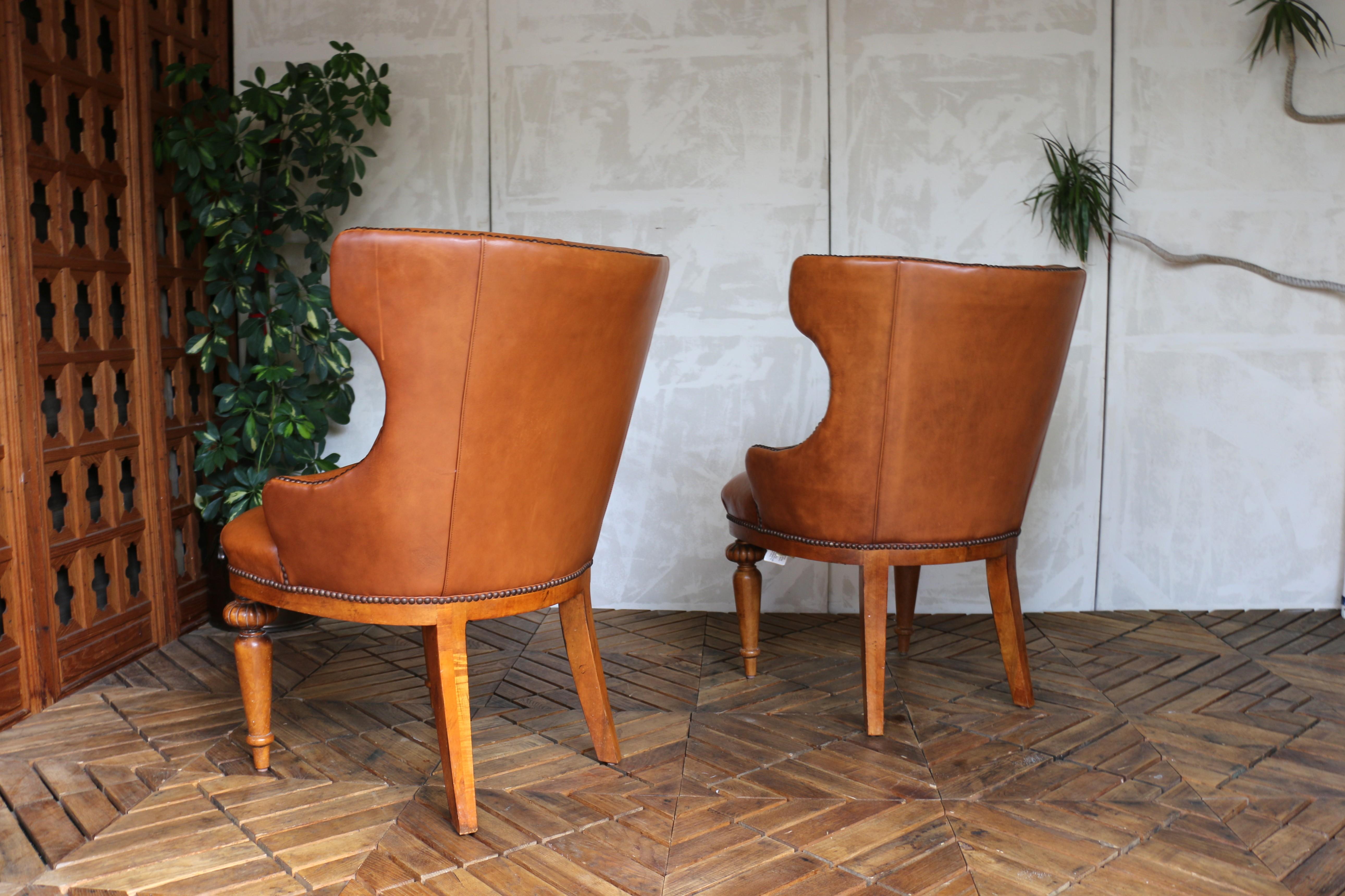 Cuir Paire de chaises d'appoint en cuir brun touffeté Vintage par Century Furniture en vente