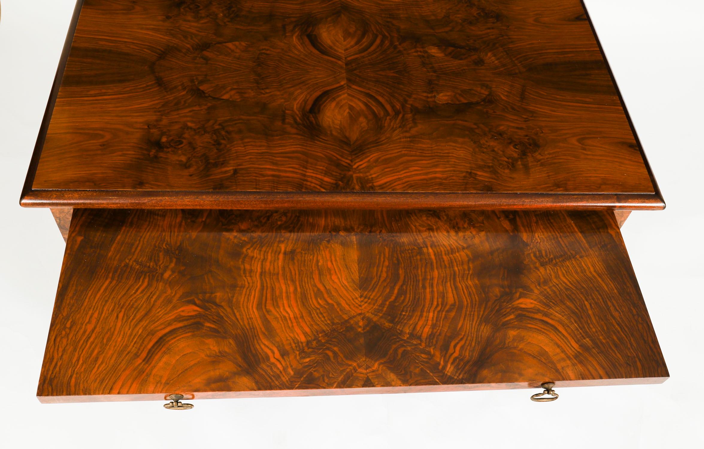 Vintage Pair of Burr Walnuss Nachttische Schränke mit Folien 63x85cm im Angebot 10