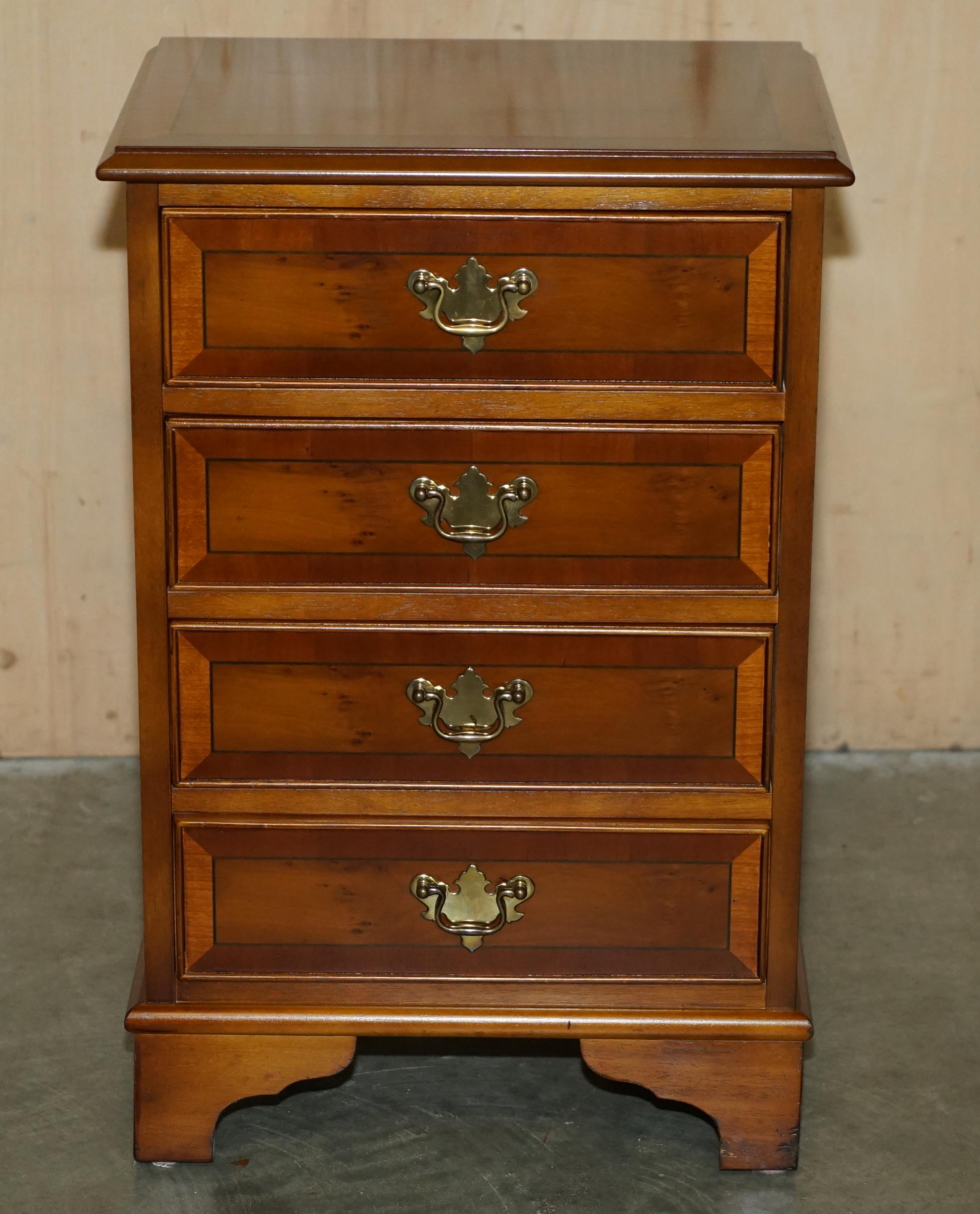 VINTAGE PAAR VON BURR WALNUSS NACHTSTÄNDE BEI DEN TISCHSCHUBLADEN TEIL EINER SUITE 7