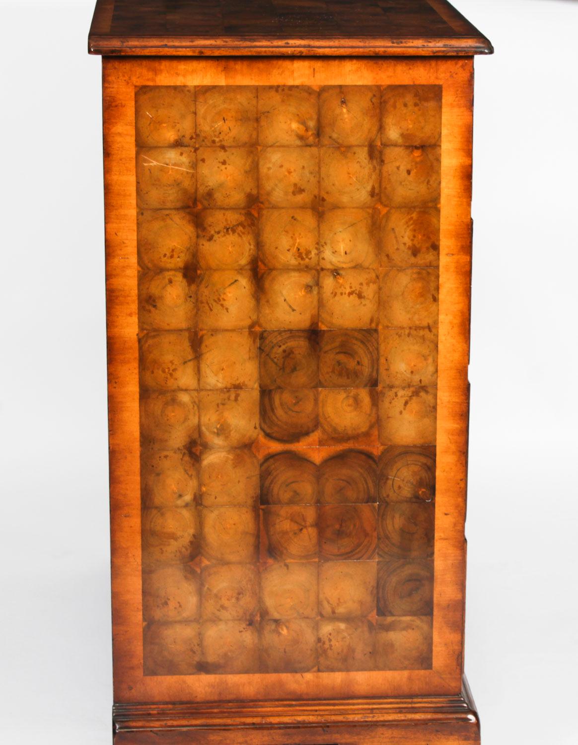 Vintage Pair of Burr Walnut Oyster Veneer Chests of Drawers 20th Century 7