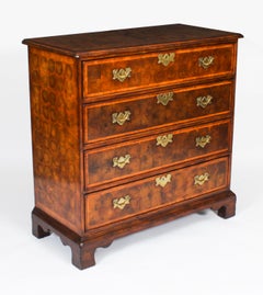 Vintage Pair of Burr Walnut Oyster Veneer Chests of Drawers 20th Century