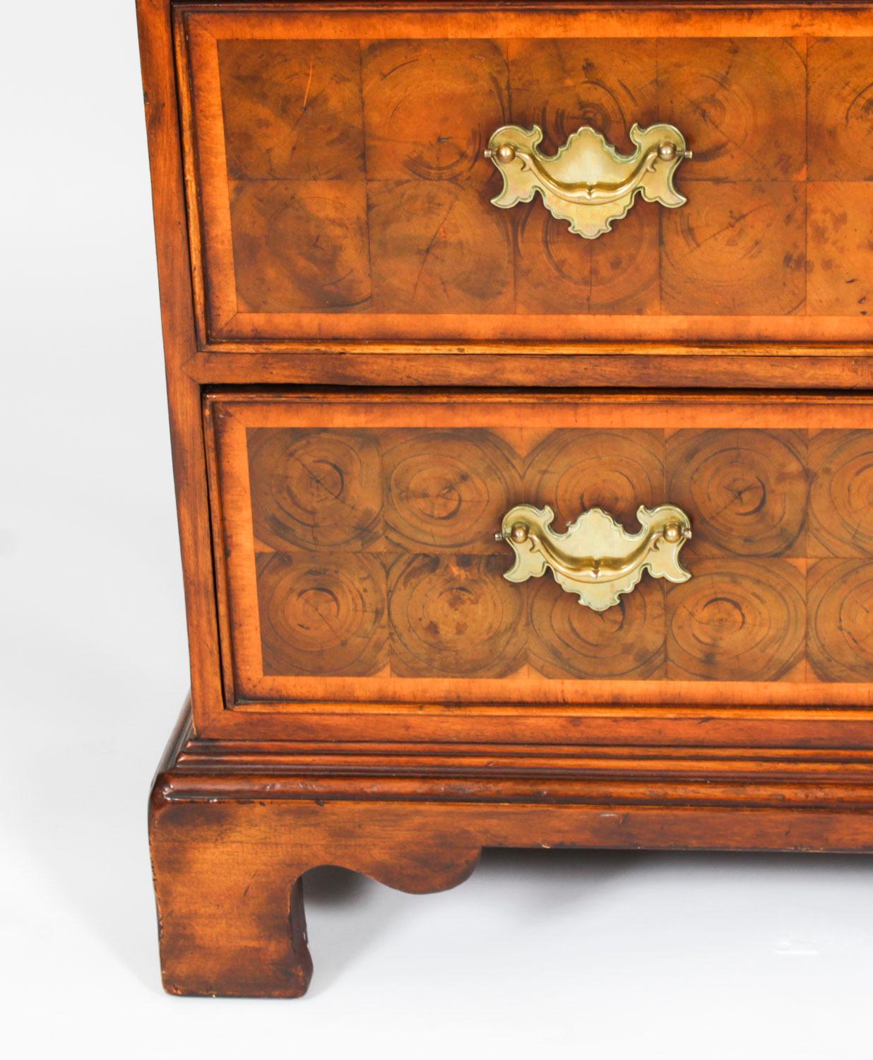 Vintage Pair of Burr Walnut Oyster Veneer Chests of Drawers 20th Century In Good Condition In London, GB