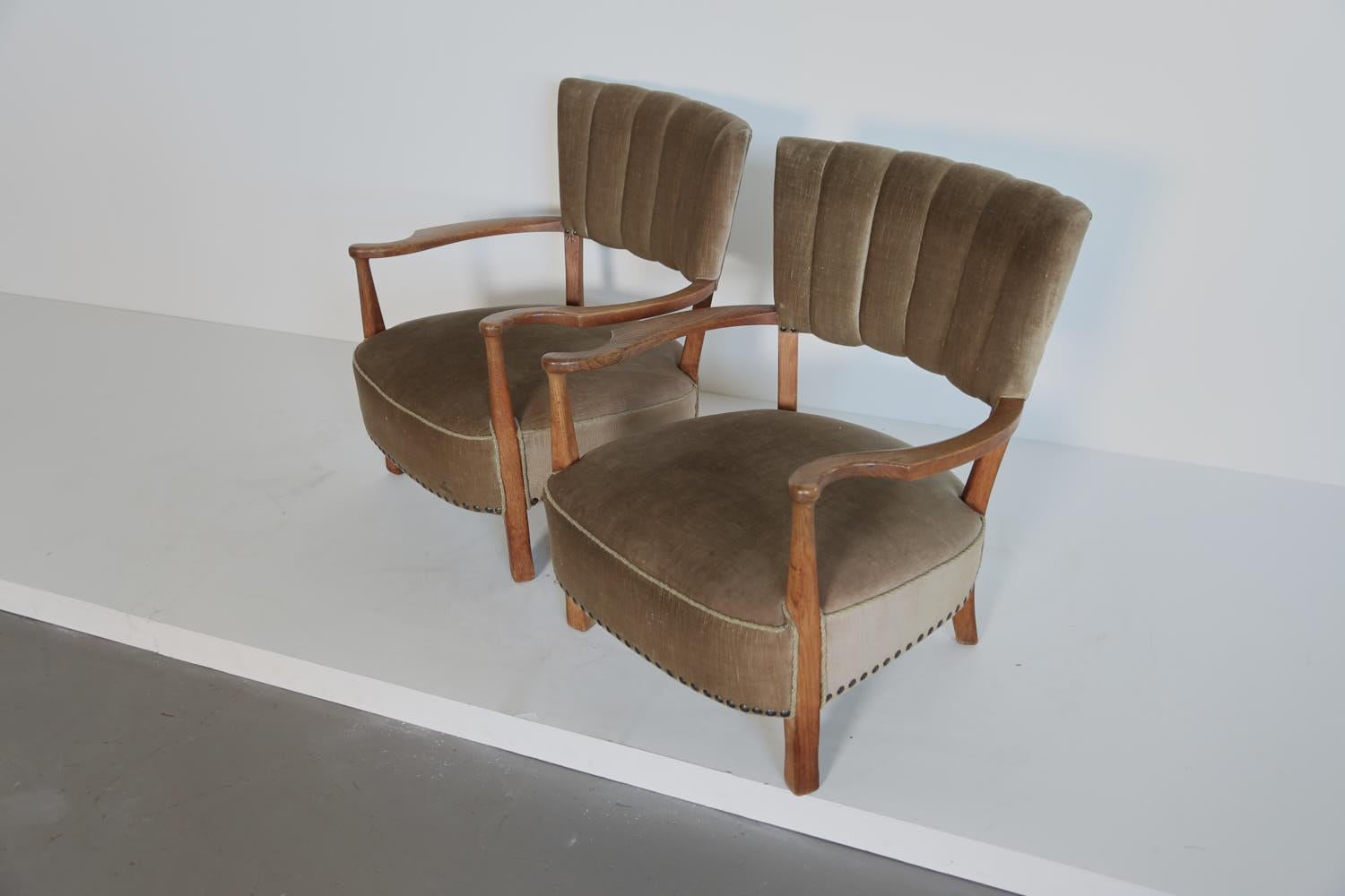 Vintage Paar Tischler-Sessel, Henning Kjærnulf, Dänemark, 1950er Jahre (Stoff) im Angebot