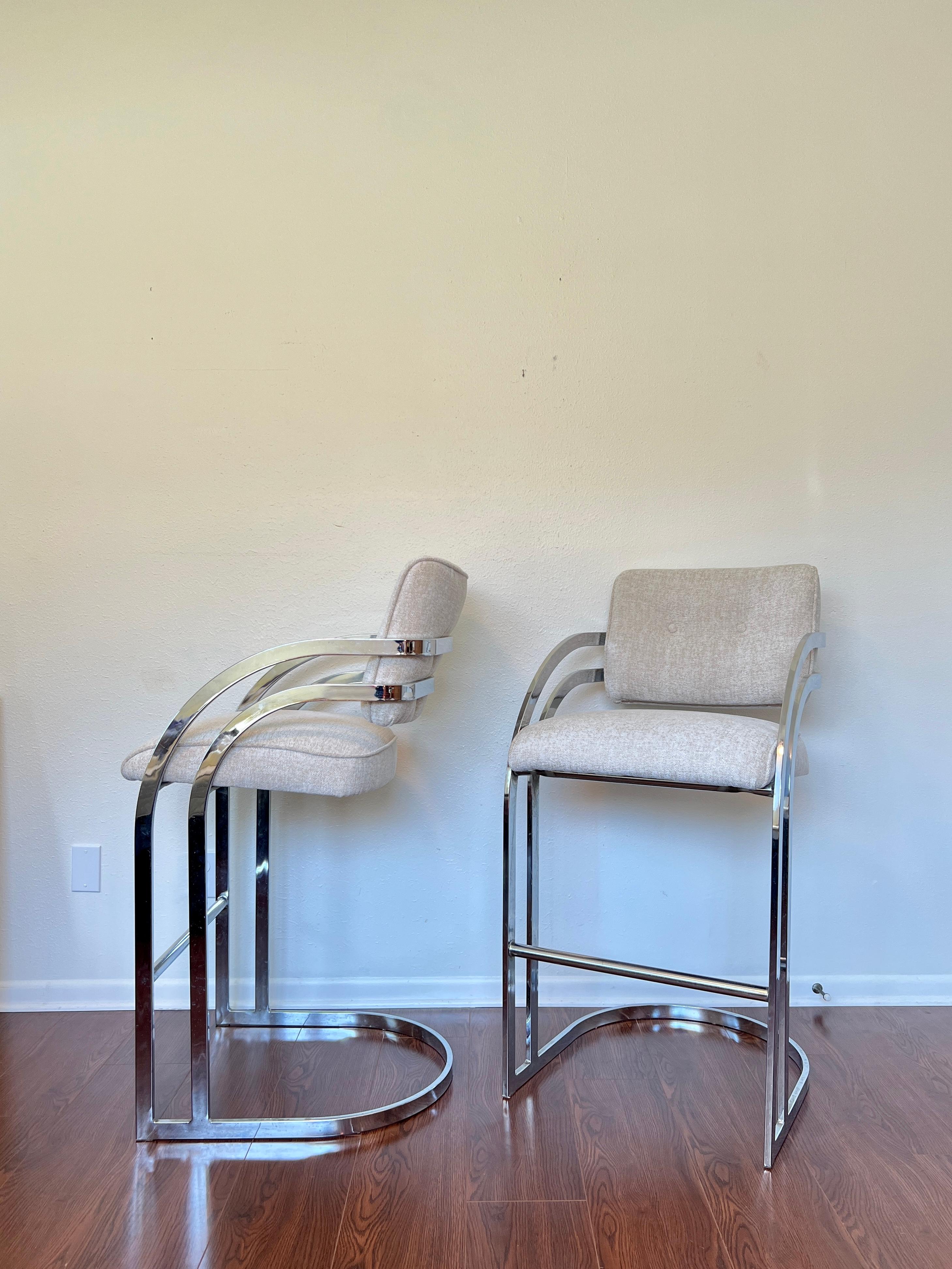 Late 20th Century Vintage Pair of Cantilever Bar Stools in the Style of Milo Baughman for Dia