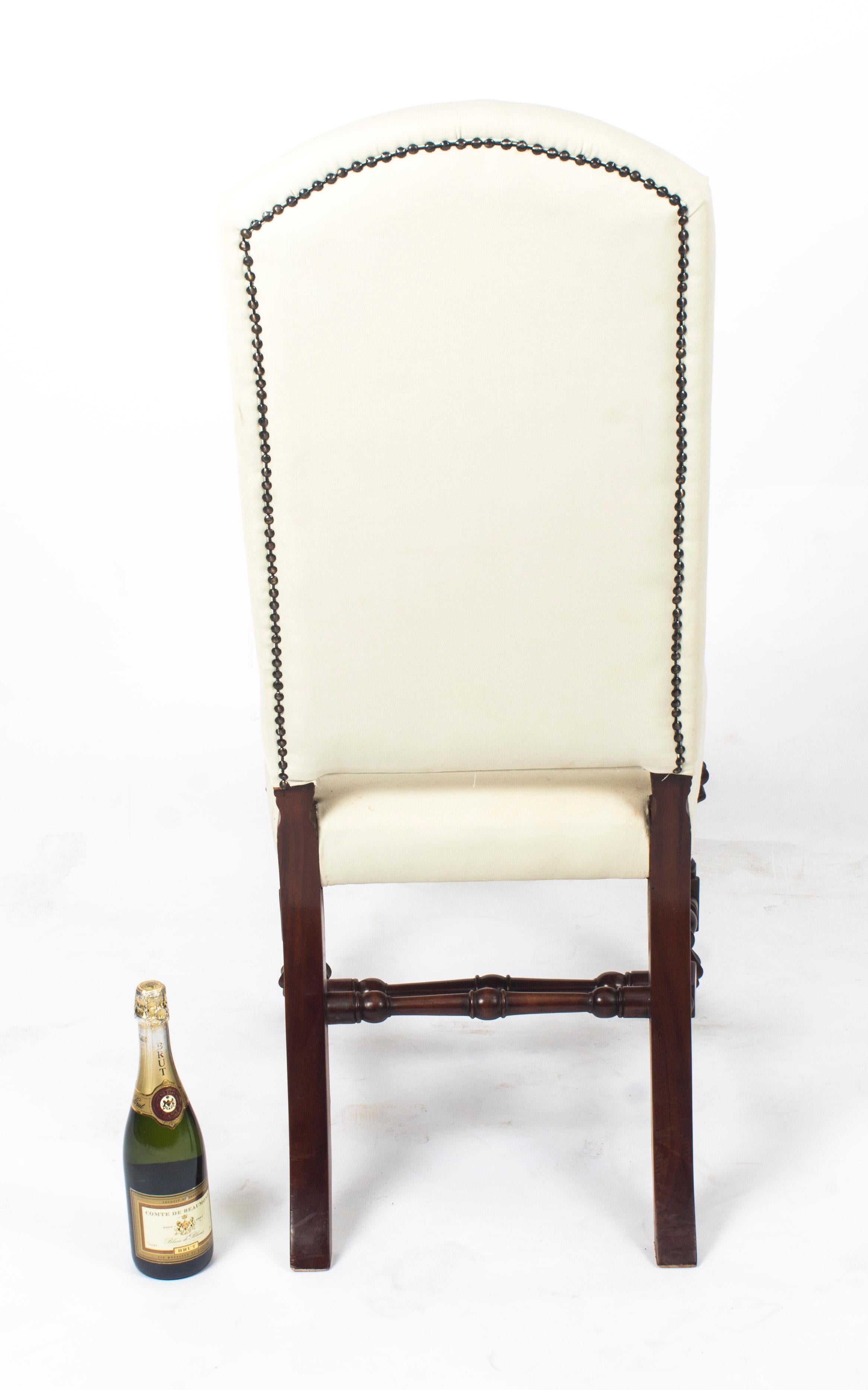 Paire de chaises de salle à manger à dossier haut de style Carolean 20ème siècle en vente 4