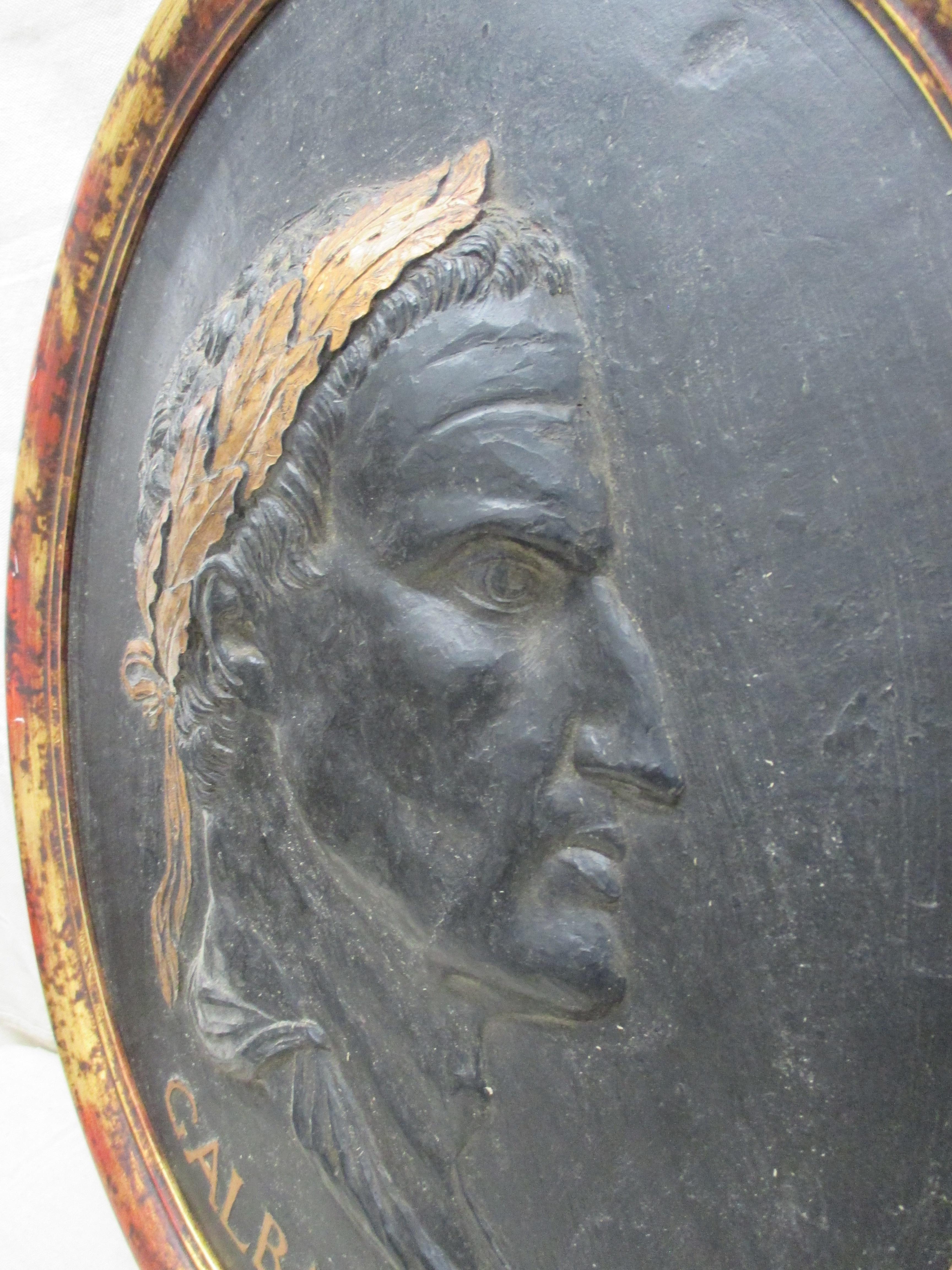 Paire de plaques ovales anciennes d'empereurs romains moulées 3
