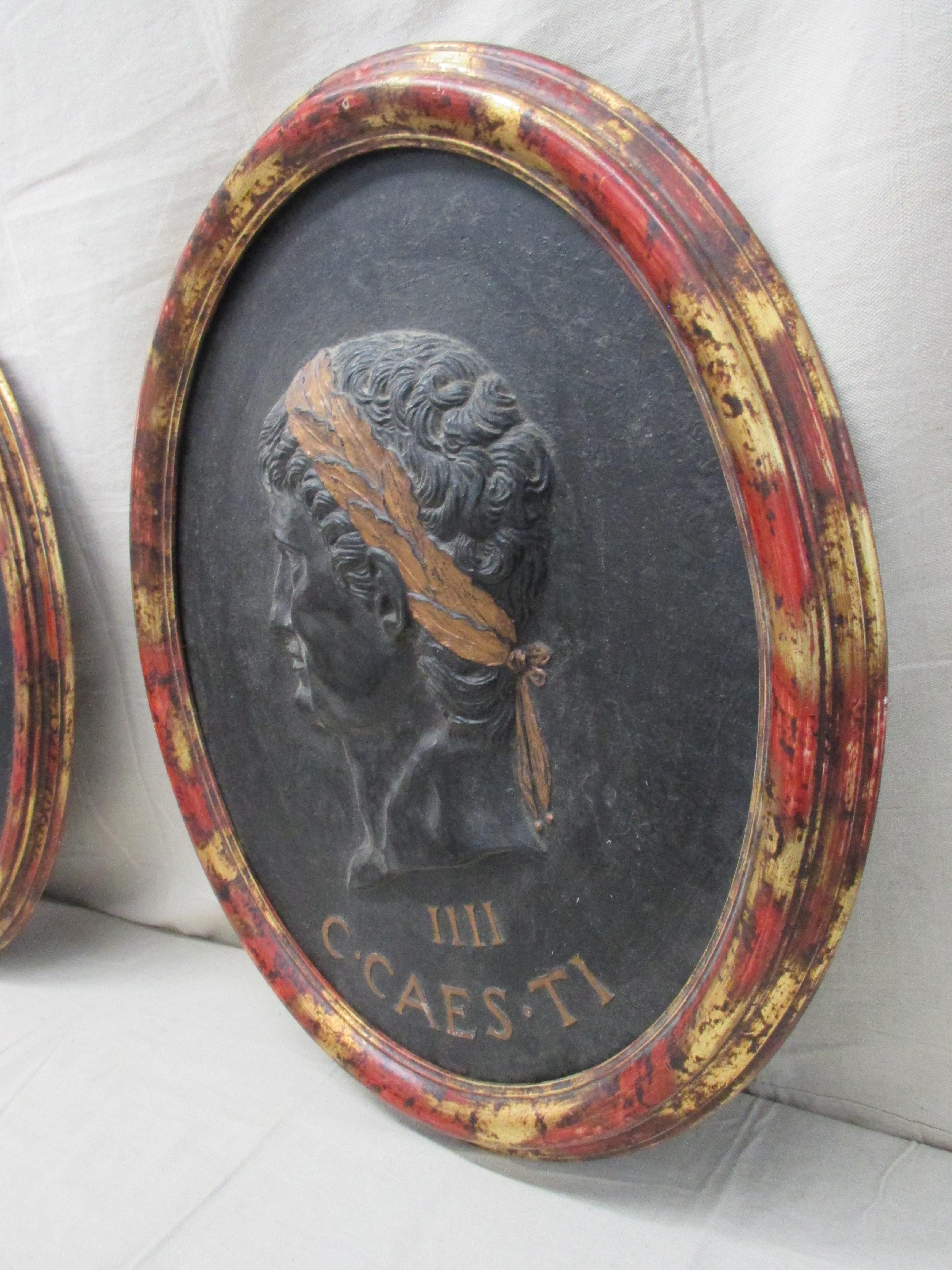 Fin du 20e siècle Paire de plaques ovales anciennes d'empereurs romains moulées