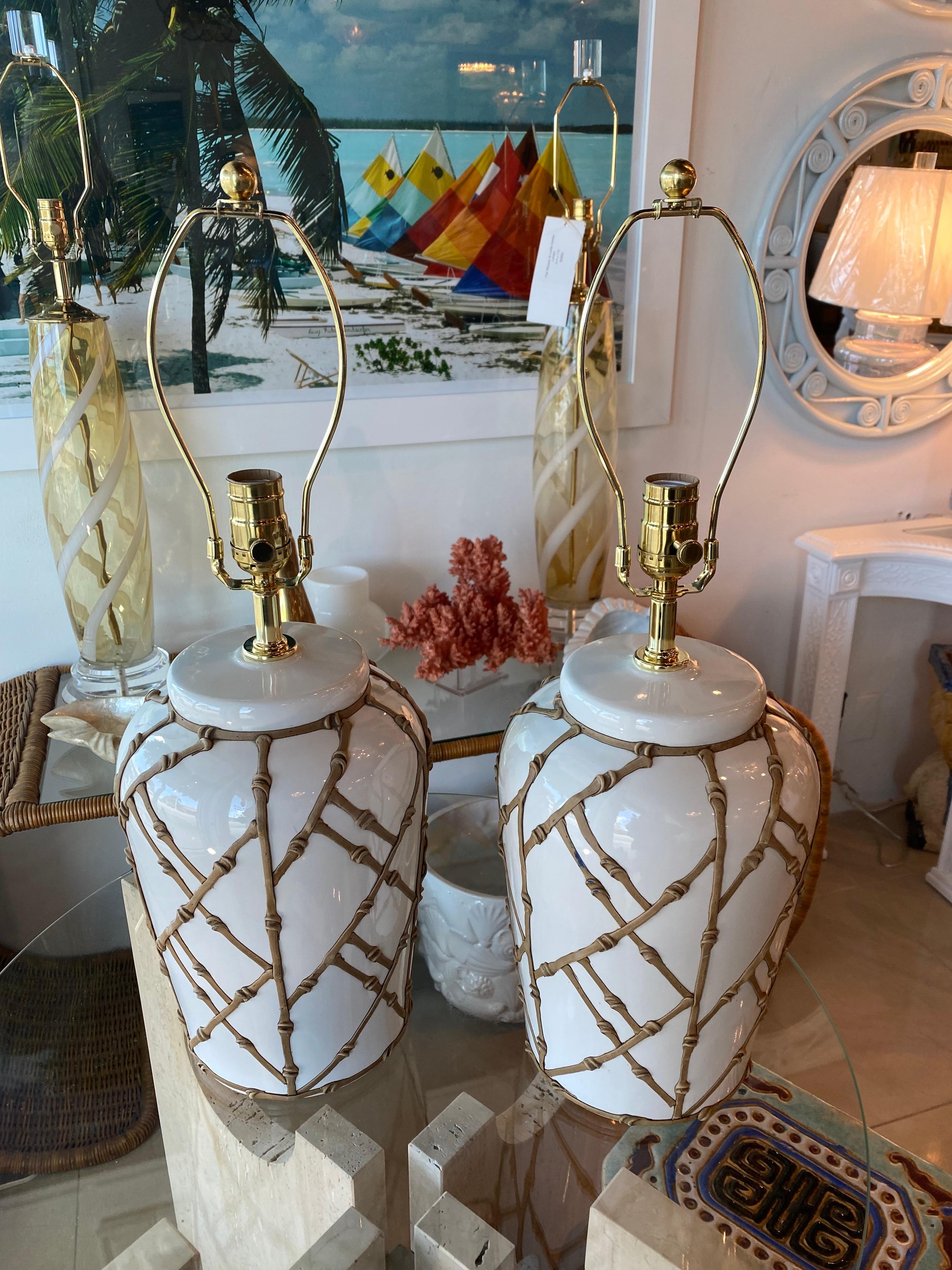 Vintage pair of white ceramic ginger jar lamps with faux bamboo. These have been newly wired, 3 way sockets and all new brass hardware. No chips or breaks.
Dimensions: 8