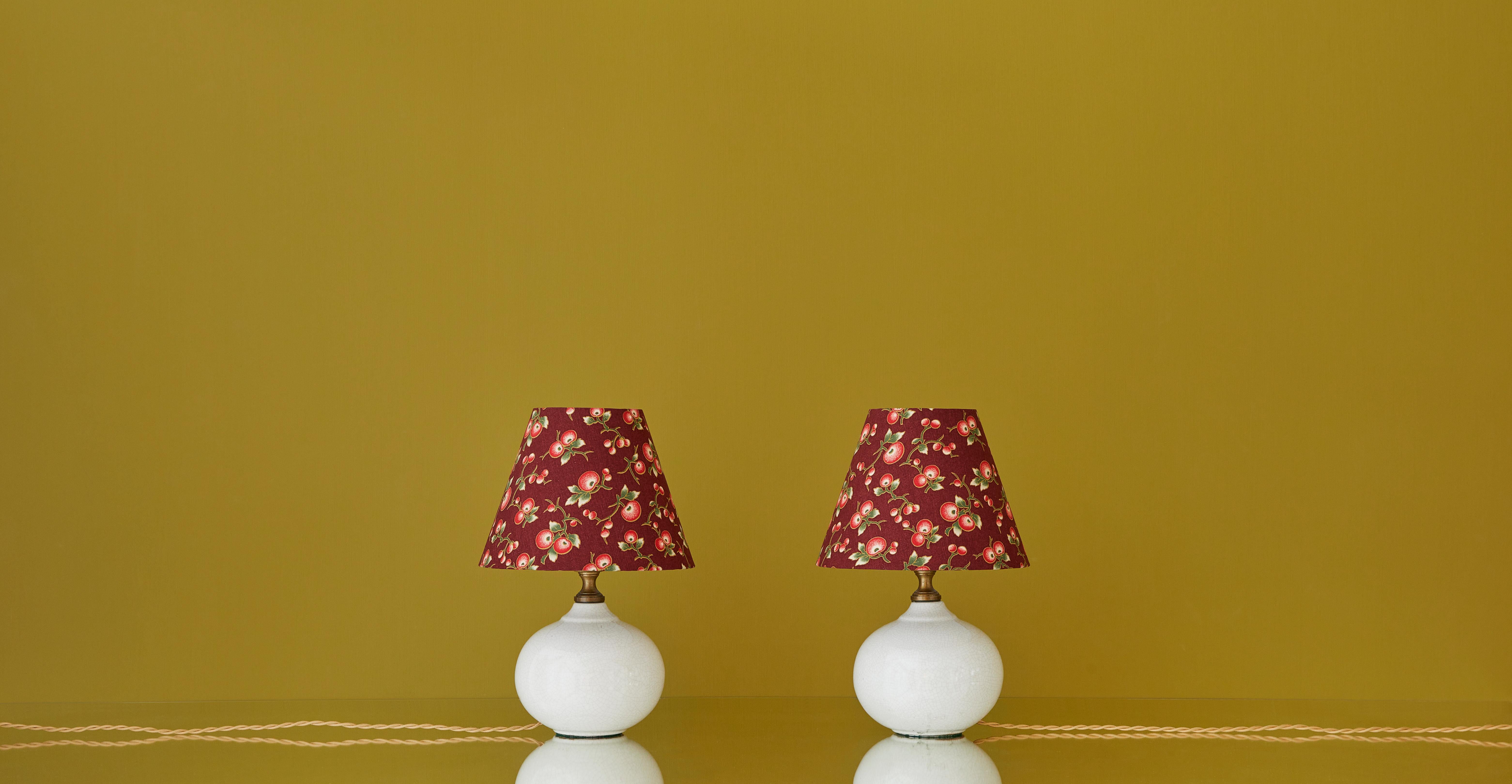 France, Vintage

A pair of white ceramic table lamps with customized shades by The Apartment.

Measures: H 35 x Ø 22 cm.
 