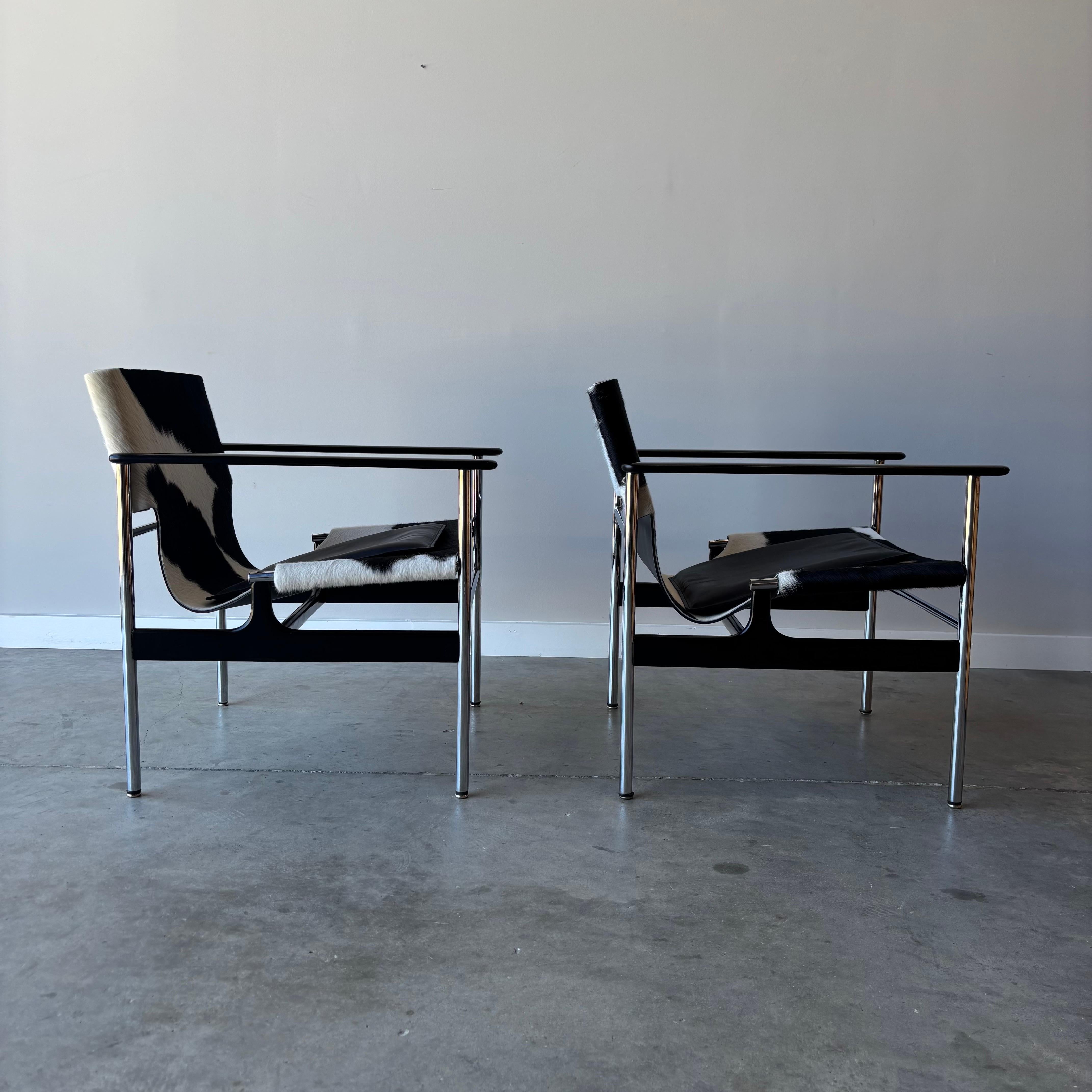 Pareja vintage de sillas de cuero de vaca Charles Pollock, Knoll, años 60 siglo XX en venta
