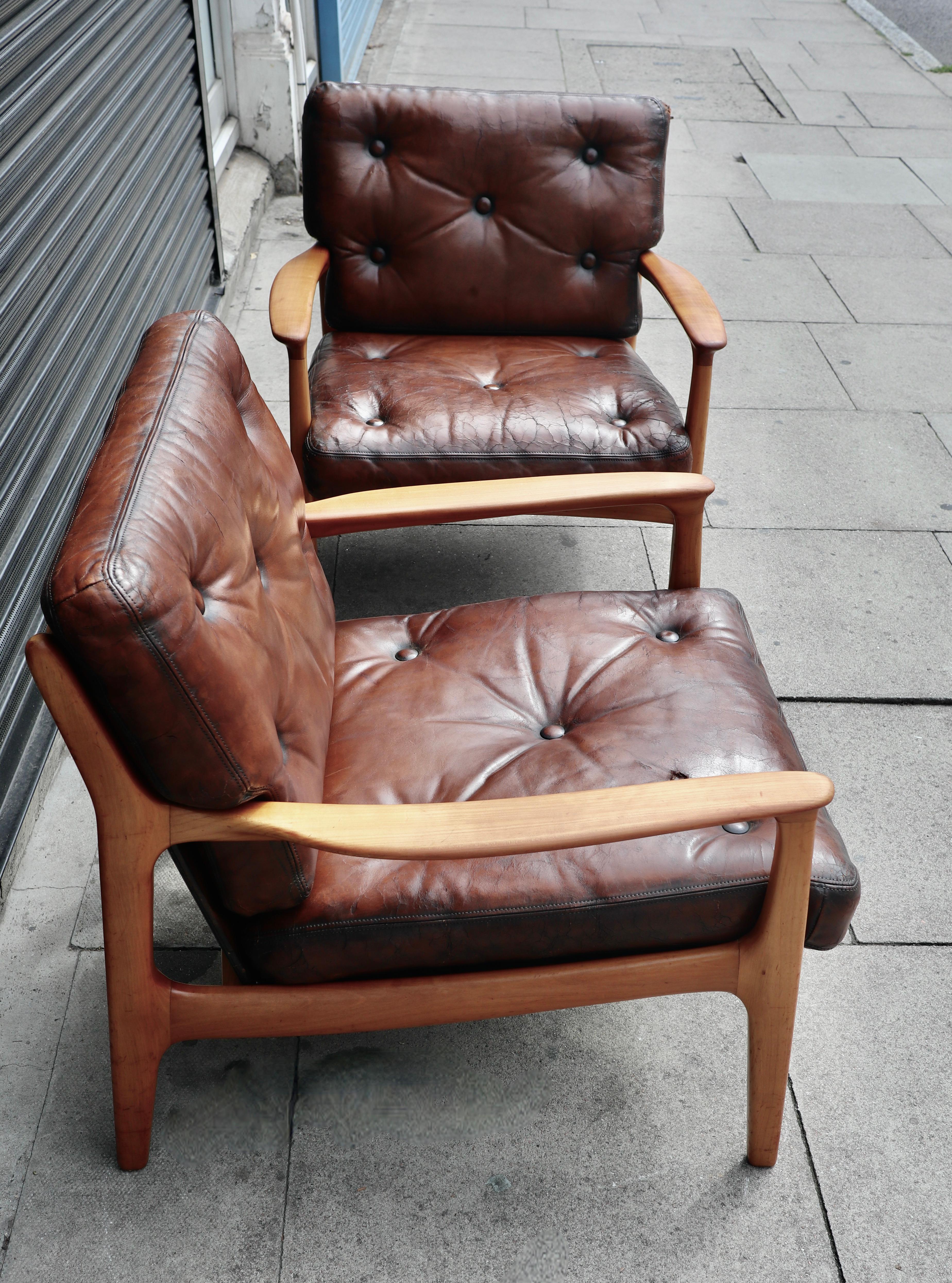 Paar Vintage-Loungesessel aus Kirschbaumholz und Leder von Eugen Schmidt für Soloform im Angebot 9