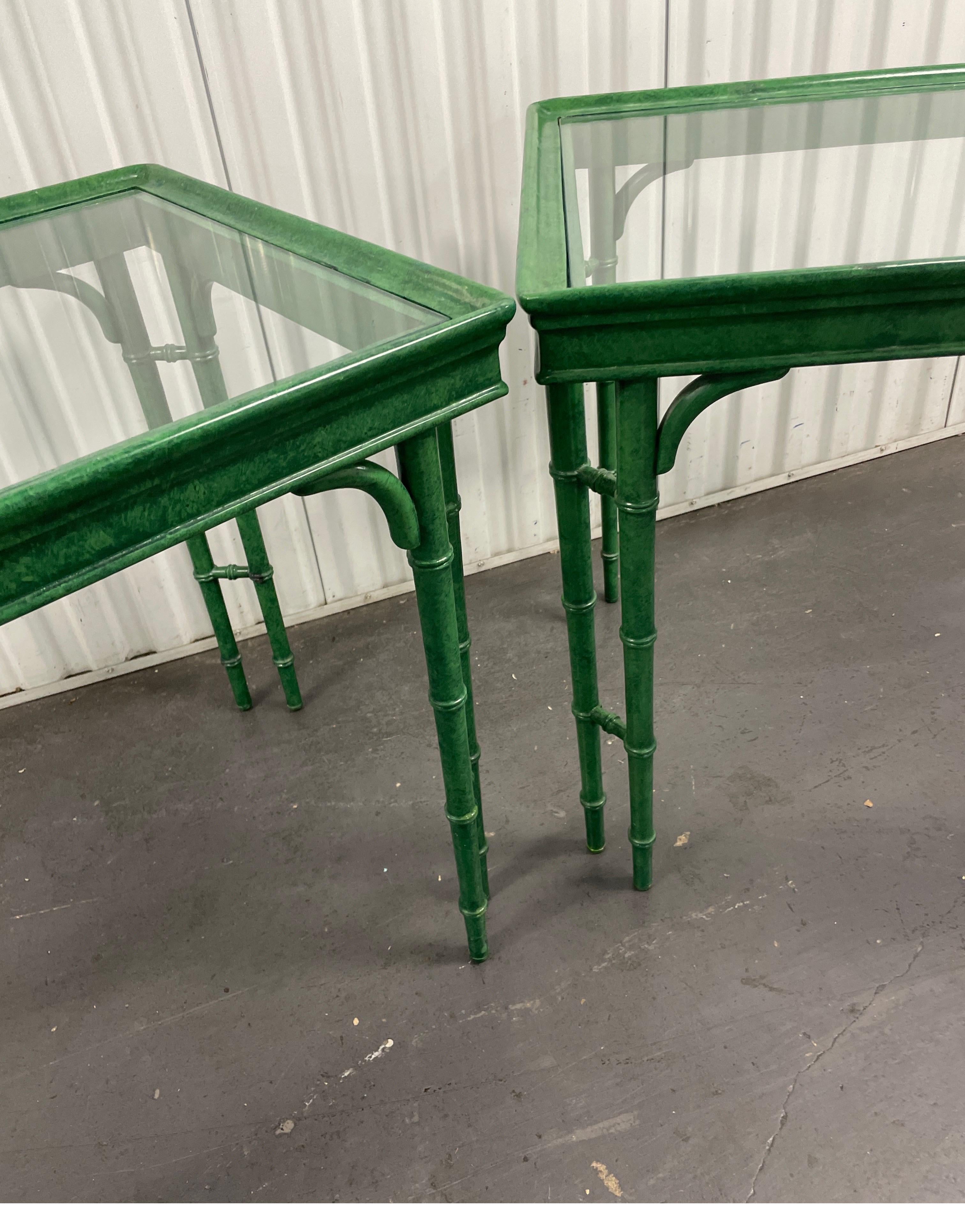 Vintage Pair of Chinese Chippendale Style Faux Painted Malachite Side Tables In Good Condition For Sale In West Palm Beach, FL