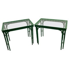 Coppia di tavolini cinesi in stile Chippendale dipinti a finta malachite, vintage