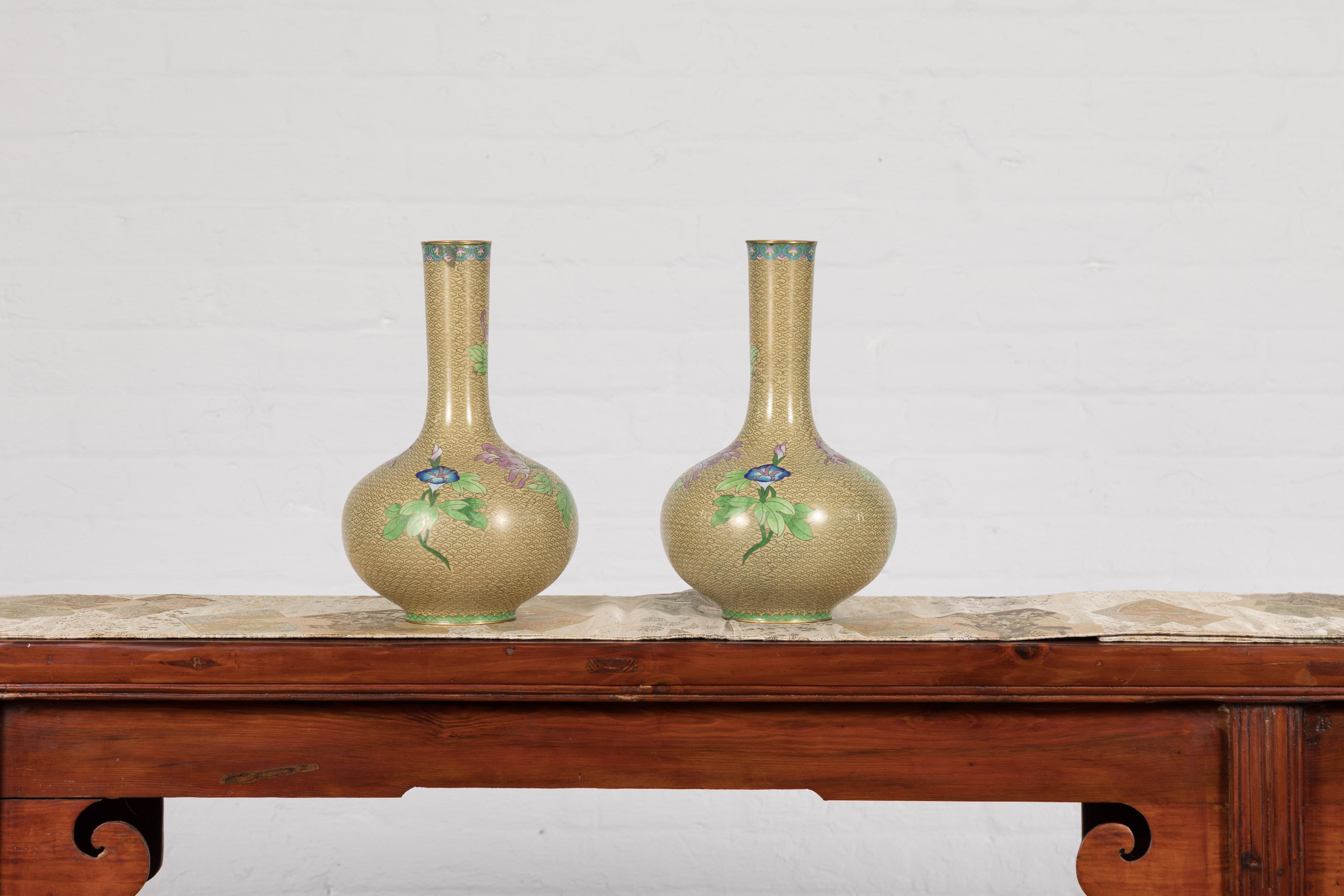 Vintage Pair of Floral Chinese Vases For Sale 7